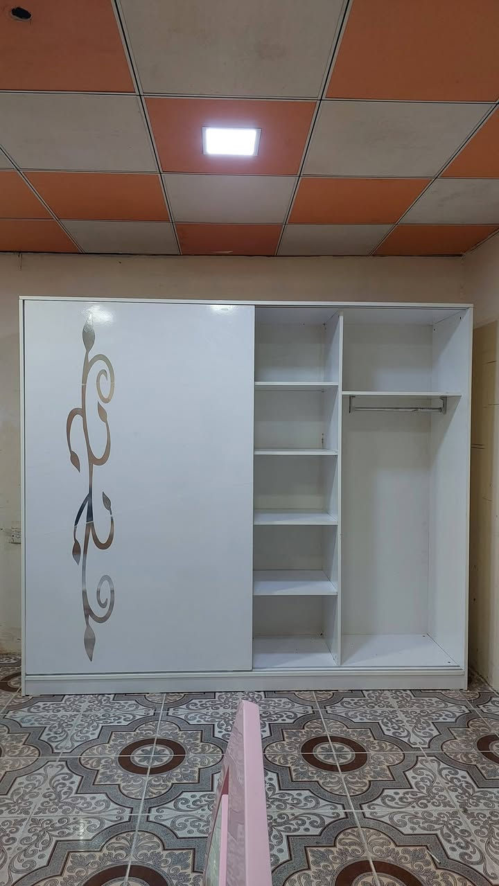 ژووری نووستن 6 پارچە زۆر پاکە دۆشەکی ئیسفنجی طوبی لەگەڵە لە سلێمانی.
نرخی 500 هەزار دینارە 
تلفون  ***********
