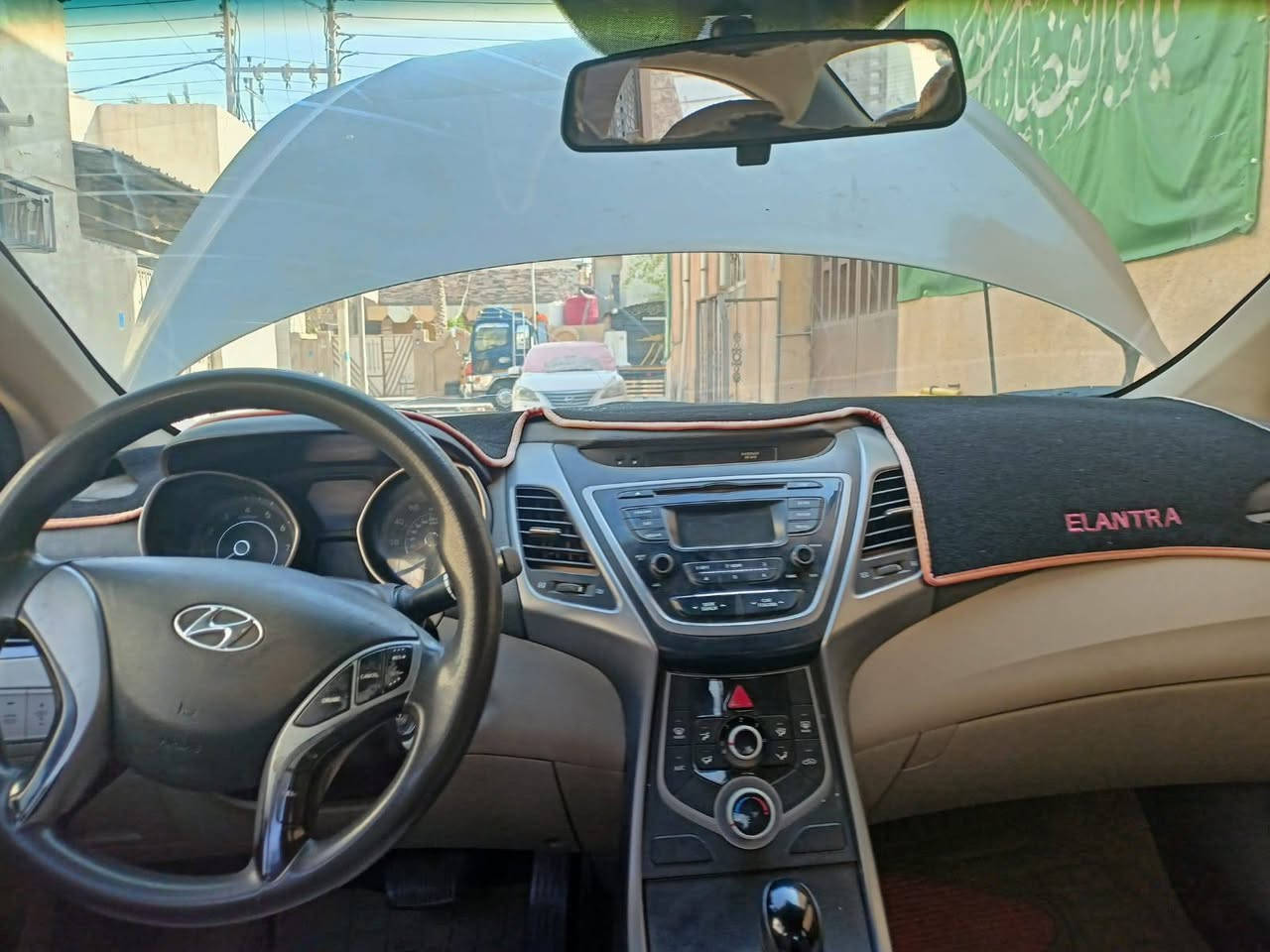 السلام عليكم,سيارة للبيع ابيعها كوم حديد وارد امريكي محرك عاطل النترا 16،السيارة نظيفة وباسمي/السعر 85ورقة
***********
