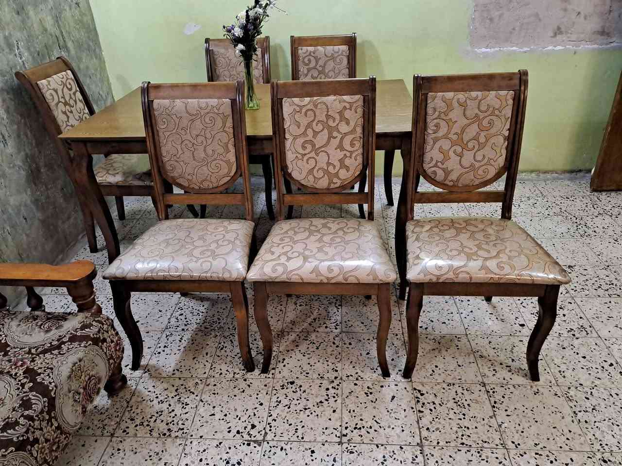ميز طعام ٦ كراسي خشب زان (هوم سنتر) بدون اي ضرر نضيف جدا
لاتصال ***********
