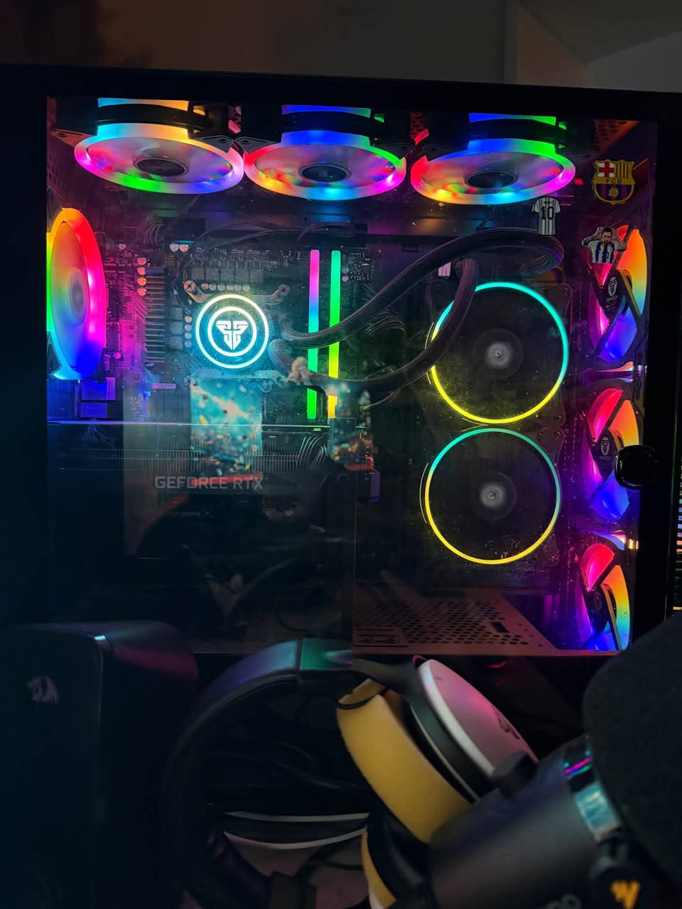 حاسبة Gaming للبيع – نظافة فول وجاهزة

إذا تدور على حاسبة قوية للألعاب والبث والبرامج، هاي فرصة حلوة 👌🎮

💻 المواصفات:

* 🎯 CPU: Intel Core i5 الجيل 12
* 🎮 GPU: NVIDIA GeForce RTX 3060 Ti GIGABYTE
* 🧠 RAM: 16GB ARES
* 💾 Storage: 4TB
* ⚡ Power Supply: 750W
* 🖥️ Case: HAVIT CF923 RGB Gaming Chassis – Black
* 🌈 إضاءة RGB ومراوح تبريد متعددة

✨ الحاسبة نظيفة جداً 99%، شكلها مرتب وقوية بالألعاب والبرامج، وجاهزة للاستخدام مباشرة.

💰 السعر: 2,500,000 دينار عراقي

📩 للجادين فقط، مراسلة خاص للاستفسار والتفاصيل
واتساب 
*********** بغداد, العراق

نص مكتوب في الصور:
- بي سي قيمنق أداء قوي .. تصميم خرافي HAVIT CF923 RGB GAMING CHASSIS - BLACK جهاز جاهز للعب CPU Intel Core i5 12th Gen GPU GeForce RTX 3060 Ti GIGABYTE أعلى فئة نادرة بالسوق RAM 16GB Ares (DDR4) STORAGE 4TB (HDD) POWER SUPPLY 750W (650W - 750W) CASE HAVIT CF923 RGB Gaming Chassis - Black COOLING 3 مراوح أمامية + 3 مراوح يمين 1 مروحة خلفية + 2 مروحة للكرت تصميم أنيق وجودة عالية أداء عالي في الألعاب والبرامج مناسب لجميع الألعاب الحديثة فحص كامل وتجربة قبل البيع الشكل الأمامي (HAVIT CF923) من الداخل (تنظيم ونظافة عالية) من الأعلى (مراوح تبريد قوية) من الخلف (تبريد وتهوية مثالية) السعر 2,500,000 دينار عراقي HAVIT CF923 RGB Gaming Chassis - Black جهاز نظيف جدأ جديد بالكامل جاهز للتشغيل .. بدون أي مشاكل مزيد من التفاصيل