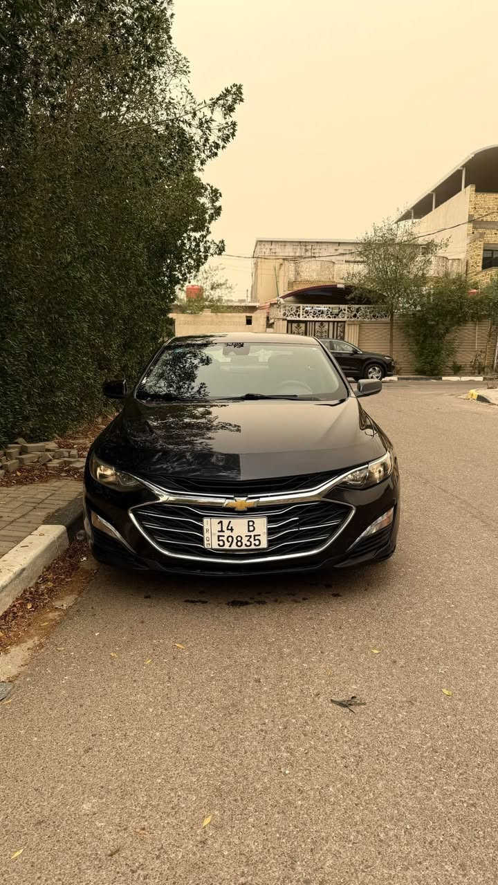 السلام عليكم 
ماليبو 2023 LT 
محرك 1.5 تيربو
رادار امامي جانبي 
حساسات خلفيه
كشنات تدفئة وكهرباء
تحديد مسار
مثبت سرعة
تشغيل عن بعد
توقف ذاتي
قيادة ذاتية
تحديد سرعة
بصمة تشغيل
تبريد قطعتين امامي وخلفي
هاند بريك بصمة
حساس اطارات 
تحذير تصادم 
رقم الشاصي 
1G1ZD5ST2PF131219
ضررها الجاملغ الخلفي جهة الراكب كلير جزء منه و الباب الخلفي جهة الراكب كلير جزء منه وجاملغ الامامي جهة الراكب كلير 
 مكينة مستبدلة جديدة  وتبريد ماشاء الله بحالة ممتازه مكان السيارة البصرة والسيارة حره بأسمي سنويتها لل2031 ..
سعر السيارة  100$ وبيها مجال
للتواصل *********** البصرة, العراق
