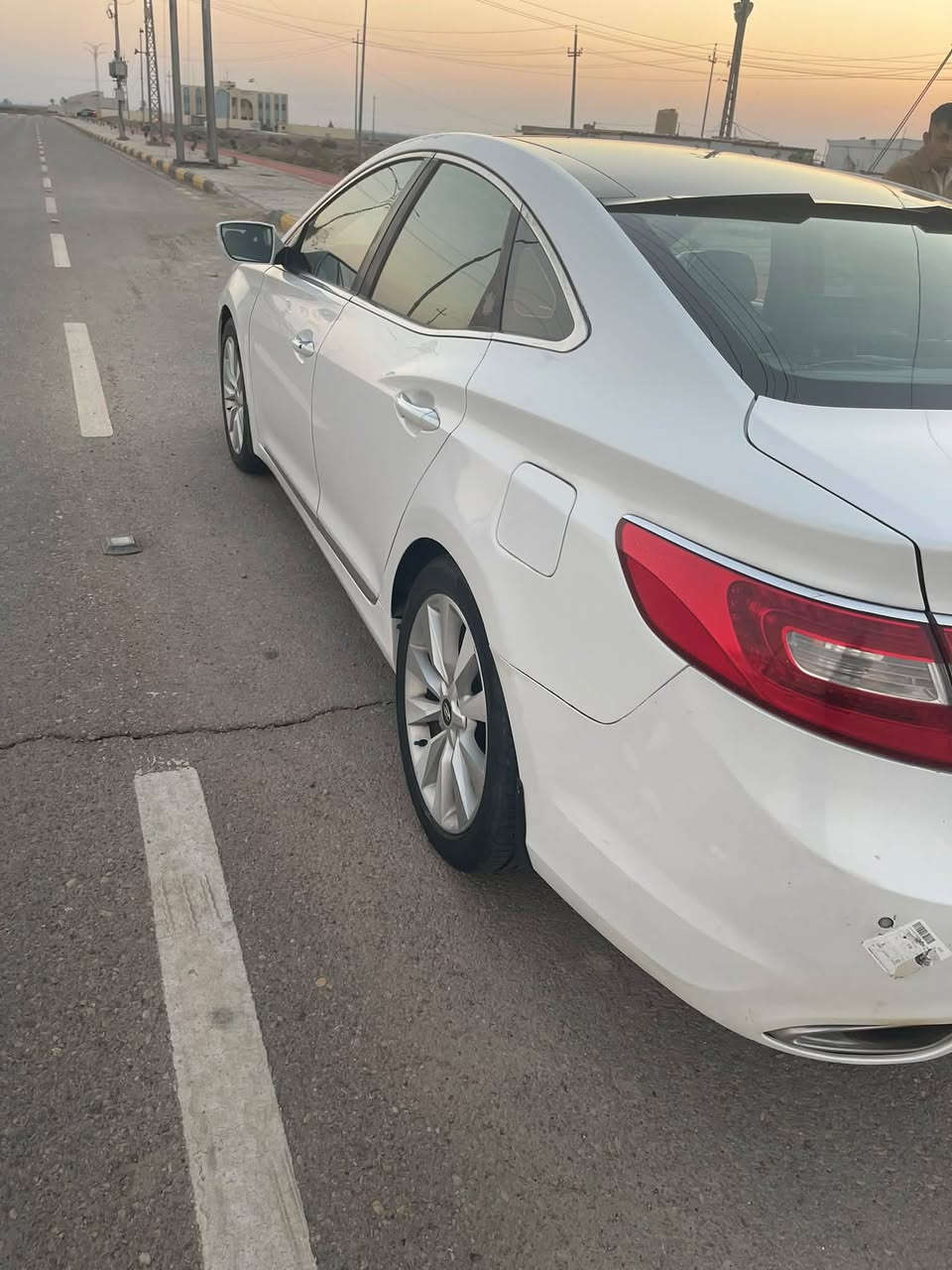 السلام عليكم ازيرا 14 خليجي فول  بيهاقطعتين صيغ بدون دواخل مكان واسط السعر130  ماشيه 180  بيها مجال *********** السياره خير من الله حداديات مكينه
