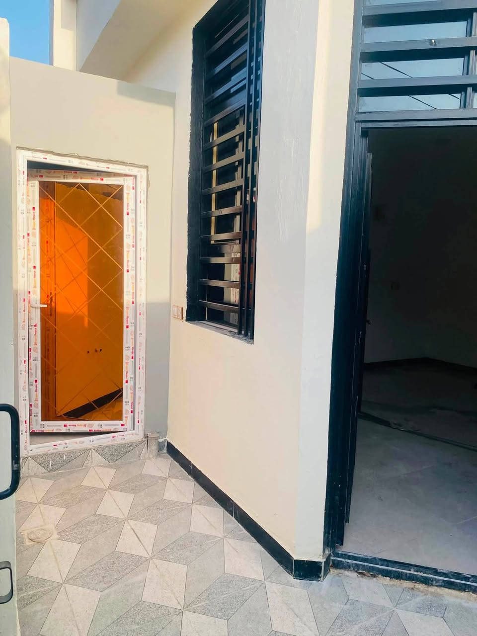 سلام عليكم
بيت 🏠 للبيع مساحه100متر

طابو زراعي 

بيت جديد ما مسكون غرفه +صاله+مطبخ +استقبال 

حمامات

بناء طابوق  أساس سقف صب كونكريت مركزي

سعر 41مع مجال 💸 

جميع الخدمات متوفر كهرباء +ماء+شارع 10م

المكان النجف الاشرف شارع صب عمود ٣٢١قريب ع سوق ***********للاتصال 

***********واتساب
