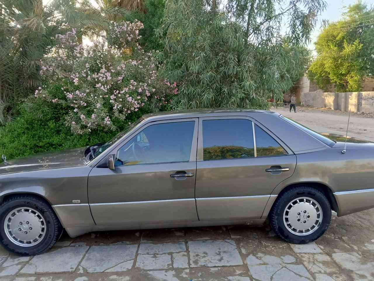 دب ٩٠ حجم ٣٠٠ .مكينه وگير vvt.جدد رقم بغداد سنويه ماصاقطة مشروع وطني ..تبريد ثلج..حداديه تايرات مشط كله جدد..مابيه ولاضربه مصبوغه عام اثر جراد.  غرفه بلاديه مخمل. كلشي بيه شغال سنتر لوك...سياره جاهزه. مكاني نجف السعر ب٦٥. او مراوس.  كاتبلك كل مواصفات مو تدخلي خاص ودكلي دزلي صوره وشبيه مابيه. ***********. وترايك للشمال بيه
