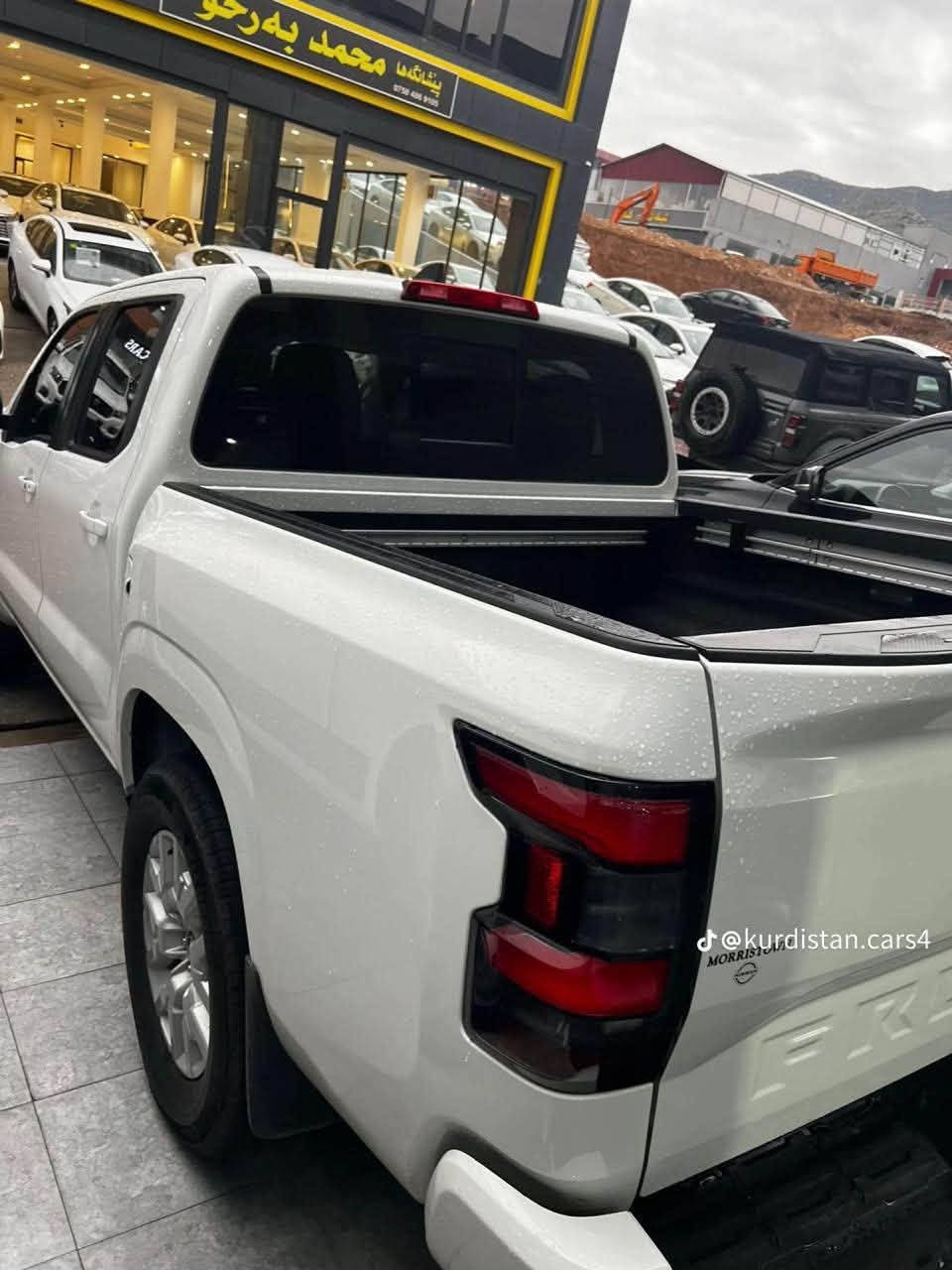 � للبيع – Nissan Frontier SV 2024

📌 رقم شاصی (VIN): 1N6ED1EJ8RN621274
📍 الموقع: دهوك

✨ مواصفات فئة SV:
• محرك 3.8 لتر V6 بقوة قوية واقتصادية
• قير أوتوماتيك 9 سرعات
• دفع خلفي (أو رباعي حسب التجهيز)
• شاشة 8 إنج مع Apple CarPlay و Android Auto
• كاميرا خلفية + حساسات
• تشغيل مفتاح ذكي (Keyless Entry)
• جنوط ألمنيوم
• مثبت سرعة
• نظام أمان Nissan Safety Shield

📊 الحالة:
• سيارة دخول جديد
• السيارة بس بنيد صبغ
• بدون دواخل

📌 معلومات إضافية:
• رقم كاتي دهوك
• تگدر تترقم إقليم كردستان

📞 للتواصل: ***********
وتسئاب موجود

نص مكتوب في الصور:
- @kurdistan.cars4
- Nissan Frontier SV2024