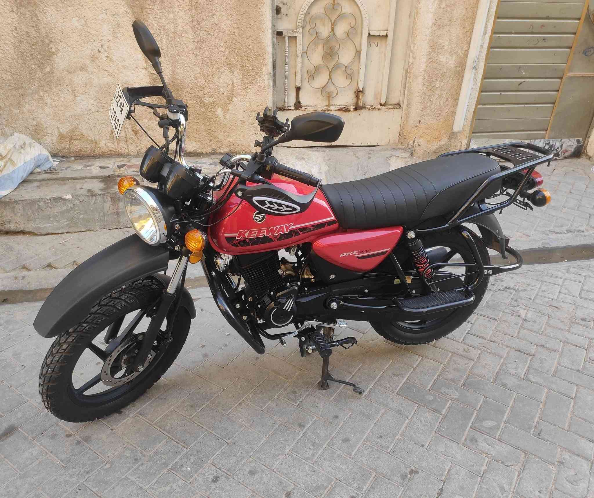 السلام عليكم للبيع دراجة RKC مكينة 200cc الدراجة
مواصفاتها مكينه دايوان وشاصي بوكسر الدراجة مكفوله وجديده ومماشيه هواي استخدام يومي ماشية 6000 رقم اربيل 
عنواني بغداد مدينه الصدر السعر 2.500 وبيها مجال قليل للشراي والدراجه فول مرتبه ومداريها كلش رقمي ***********
