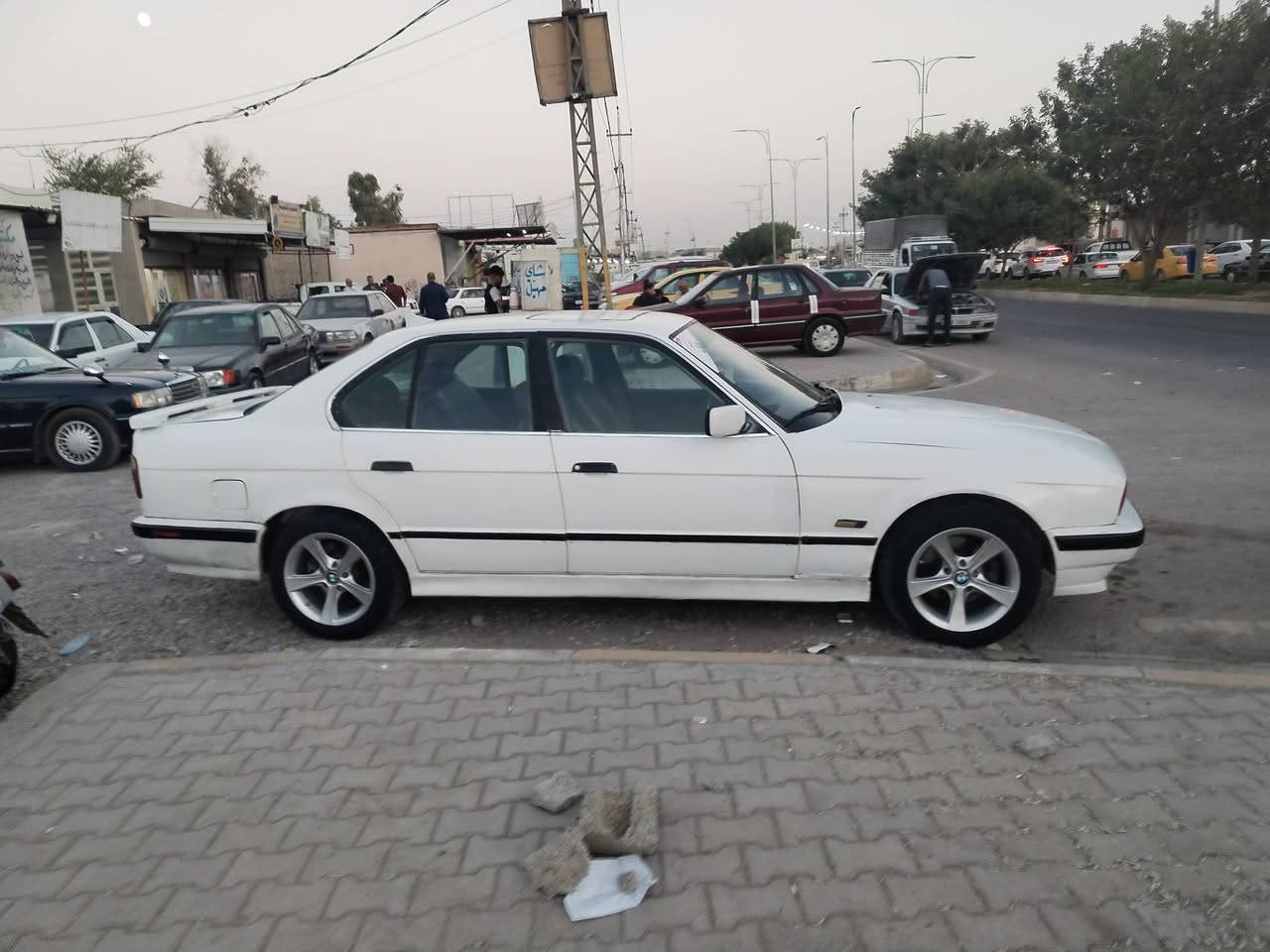 بيئم
1991 تبريد 
رقم بغداد شرط التحويل
كير محرك بلاد جدد بالشرط 
كير اوتوماتيك بالشرط
تخم تاير ويل كب
صدر جديد
كهربائيات كله شغاله
سياره جاهزه خير من الله
السعر 48 بيها مجال
*********** ديالى_جلولاء
