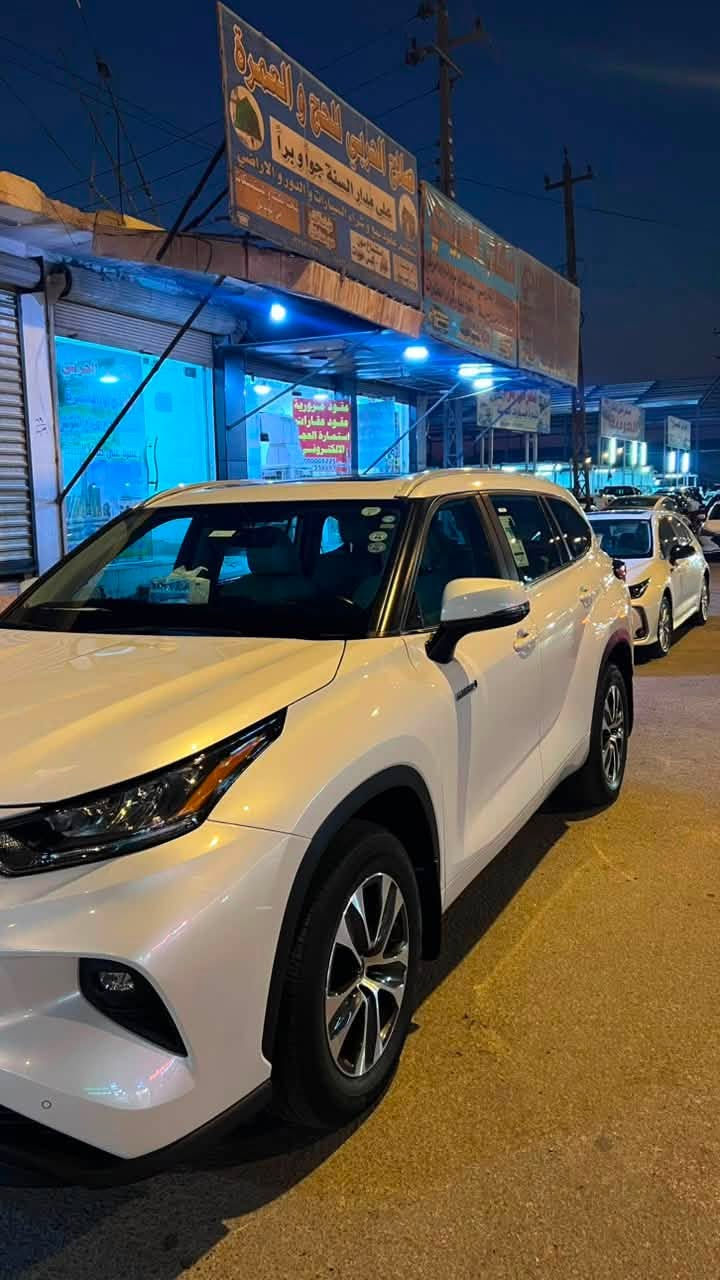 Toyota highlander2024
لون ابيض  ممشى 47الف

وارد خليج

LE HEV

المحرك: 2.5 لتر هايبرد، 4-اسطوانات

القوة القصوى: 240 حصان (مجمع)

كفاءة استهلاك الوقود: 20.1 كم/لتر

الأبعاد طول - عرض - ارتفاع (مم): 4950 - 1930 - 1730

7 ركاب (شاملة السائق)

جنوط ألمنيوم مقاس 18 بوصة

انوار أمامية (LED)

انوار خلفية (LED)

إضاءة نهارية (LED)

كشافات ضباب أمامية (LED)

نظام الدخول الذكي للسائق و الراكب الأمامي

مرايات جانبية كهربائية مع اشارات انعطاف

طي كهربائي اوتوماتيكي للمرايات الجانبية

زر تشغيل المحرك

مقاعد قماش

تحكم كهربائي لمقعد السائق

مكيف أمامي و خلفي بتحكم اوتوماتيكي

ازرار تحكم على المقود

شاشة معلومات متعددة 7 بوصة

تحكم أوتوماتيكي لجميع النوافذ

تحكم بالقفل المركزي من باب الراكب الأمامي

أربعة منافذ USB-C للشحن (2 أمامية و 2 خلفية)

نظام صوتي بشاشة لمس 8 بوصة

نظام أبل كار بلاي لا سلكي

منفذ USB-A

6 سماعات

مزايا الأمان و الراحة

نظام تويوتا للأمان (TSS Ver. 2.5)

نظام حماية ما قبل التصادم (PCS)

مثبت السرعة راداري (DRCC)

المساعدة في تتبع المسار (LTA)

تنبيه مغادرة المسار (LDA)

الضوء العالي التلقائي (AHB)

نظام التحكم في وضعيات القيادة (إقتصادي / عادي / رياضي)

كاميرا خلفية

حساسات خلفية للمساعدة على الوقوف

وسائد هوائية (للسائق والراكب الأمامي + للركبة + جانبية + ستائرية)

فرامل مانعه للإنغلاق (ABS)

نظام التحكم بالتوازن (VSC)

نظام مراقبة ضغط الاطارات (TPWS)

نظام منع تشغيل المحرك ضد السرقة

مكابح وقوف كهربائية (EPB)

نظام الوقوف المؤقت

مكان السياة الرمادي
***********
