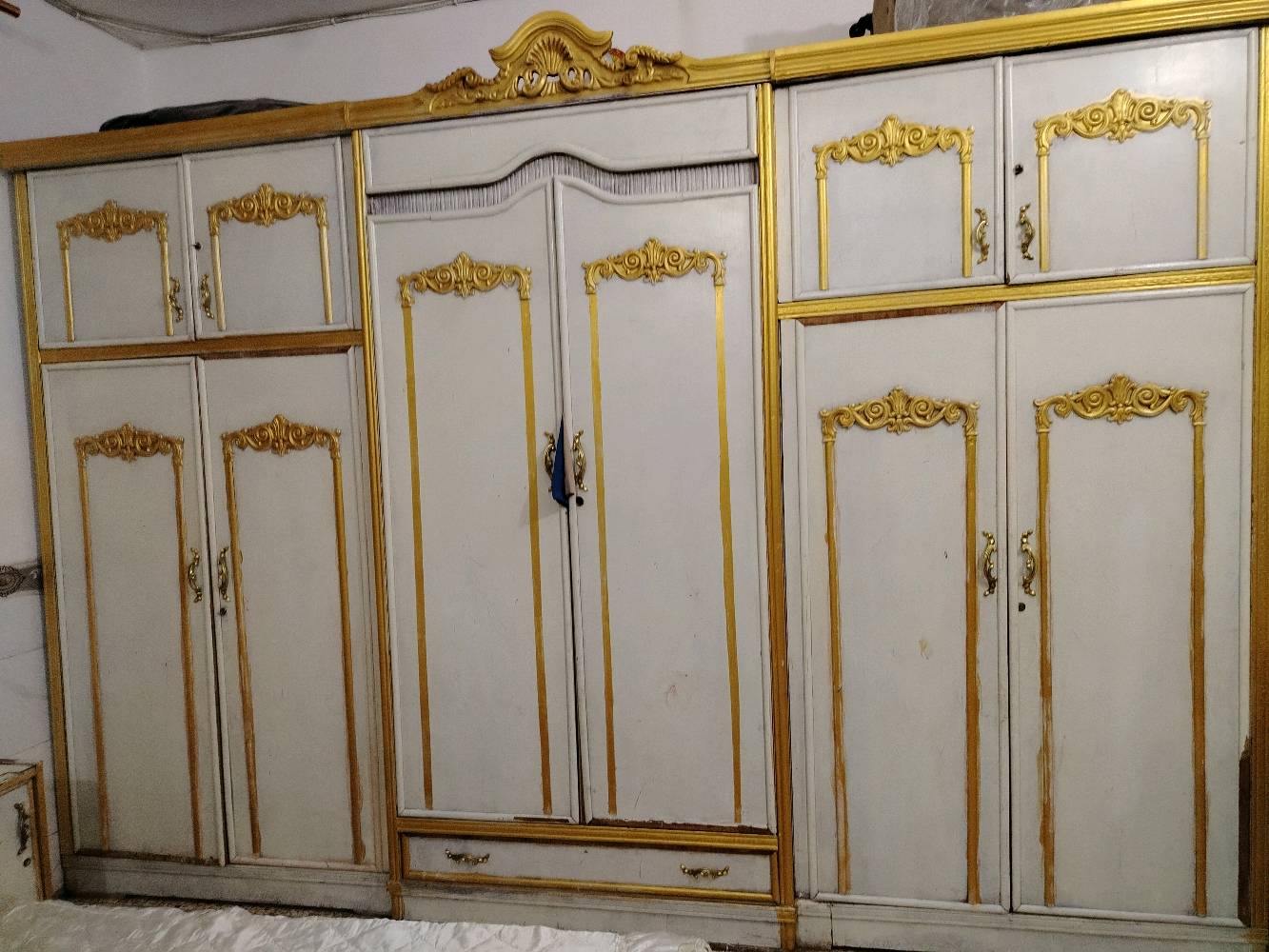 غرفة نوم عراقية مستعملة 300 الف العنوان بغداد البياع شهداء البياع