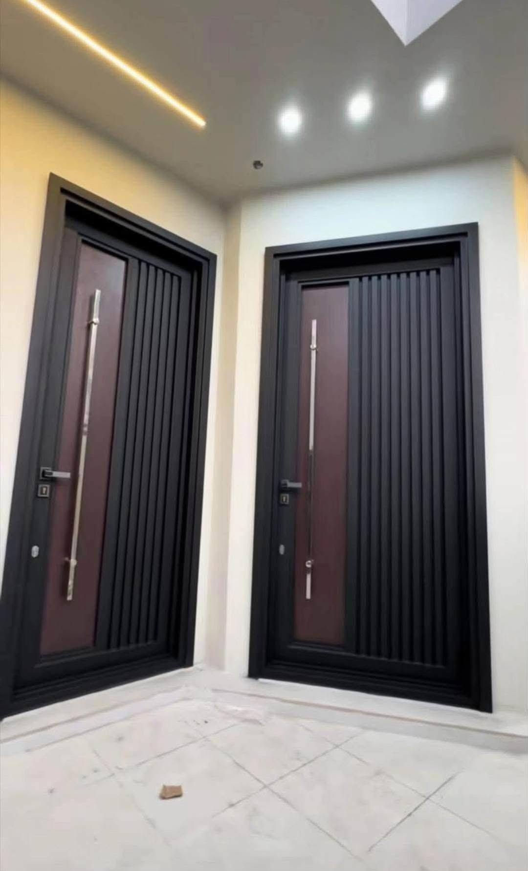 ذا ما ابواب وشبابيك درجه أولى حديد ثقيل او خفيف حسب الطلب صبغ معجون تركيب الباب يجيك مرايه ايعجبك الشغل ارجعلك افلوسك ولباب هديه المتر عله 80ألف رقم الهاتف واتساب ***********او ***********

نص مكتوب في الصور:
- HONOR X9c
