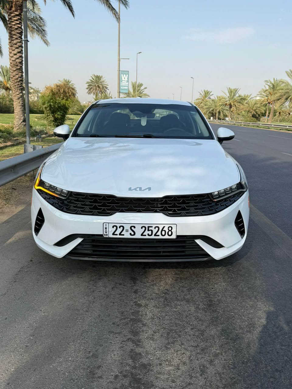 للبيع السعر مناسب جداً 
كيا k5 
2024 LxS 
نص فول 
حادث فقط مبدل باب الامامي اليمين والجاملغ اليمين الامامي 
مكان السياره بغداد الدوره 
للاتصال 
*********** بغداد, العراق
