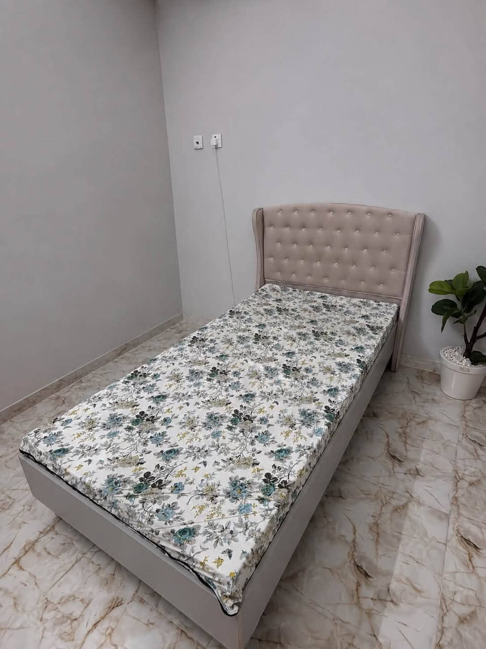 للبيع سرير نفر مع الدوشك مالته 203✖️112
***********
