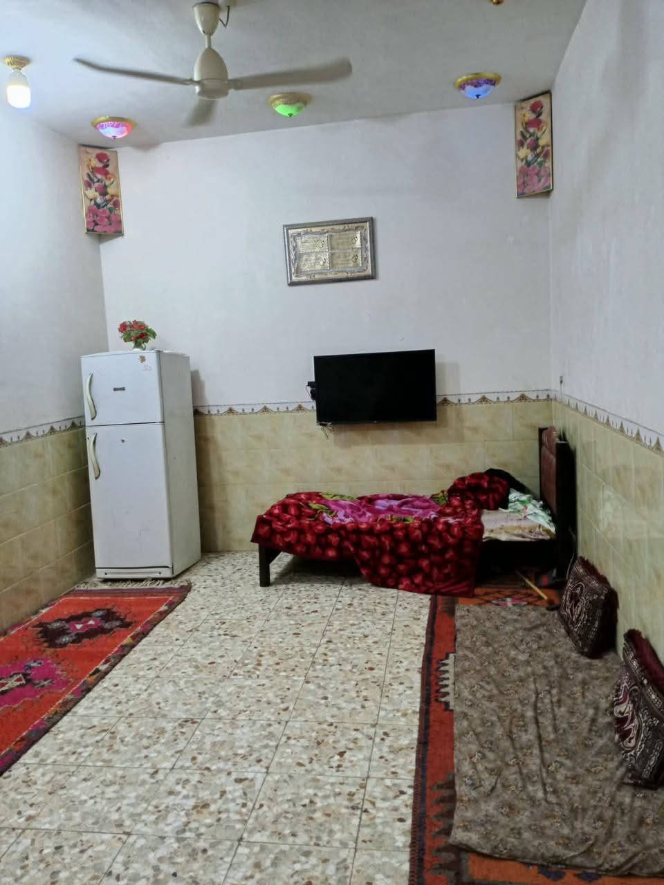 دار للبيع بيع مستعجل  بسعر مناسب جدآ مراوس بقطعة بالثالثه 
طابو صرف ركن مساحة ١٧٠ على شارع ٢٠ وجه على المتنزه العسكري خلف مدرسة العطاء يحتوي على غرفتين وصاله ومطبخ  واستقبال ومجمع صحيات بناء درجة أولى صب كونكريت مسلح وطابوك للاستفسار مراجعة مكتب عالم العقار في الجمعية مقابل الإطفاء او الاتصال ***********

 #عندك_عقار_للبيع_فقط_راسلنا_اواتصل_وات_ساب 

***********
