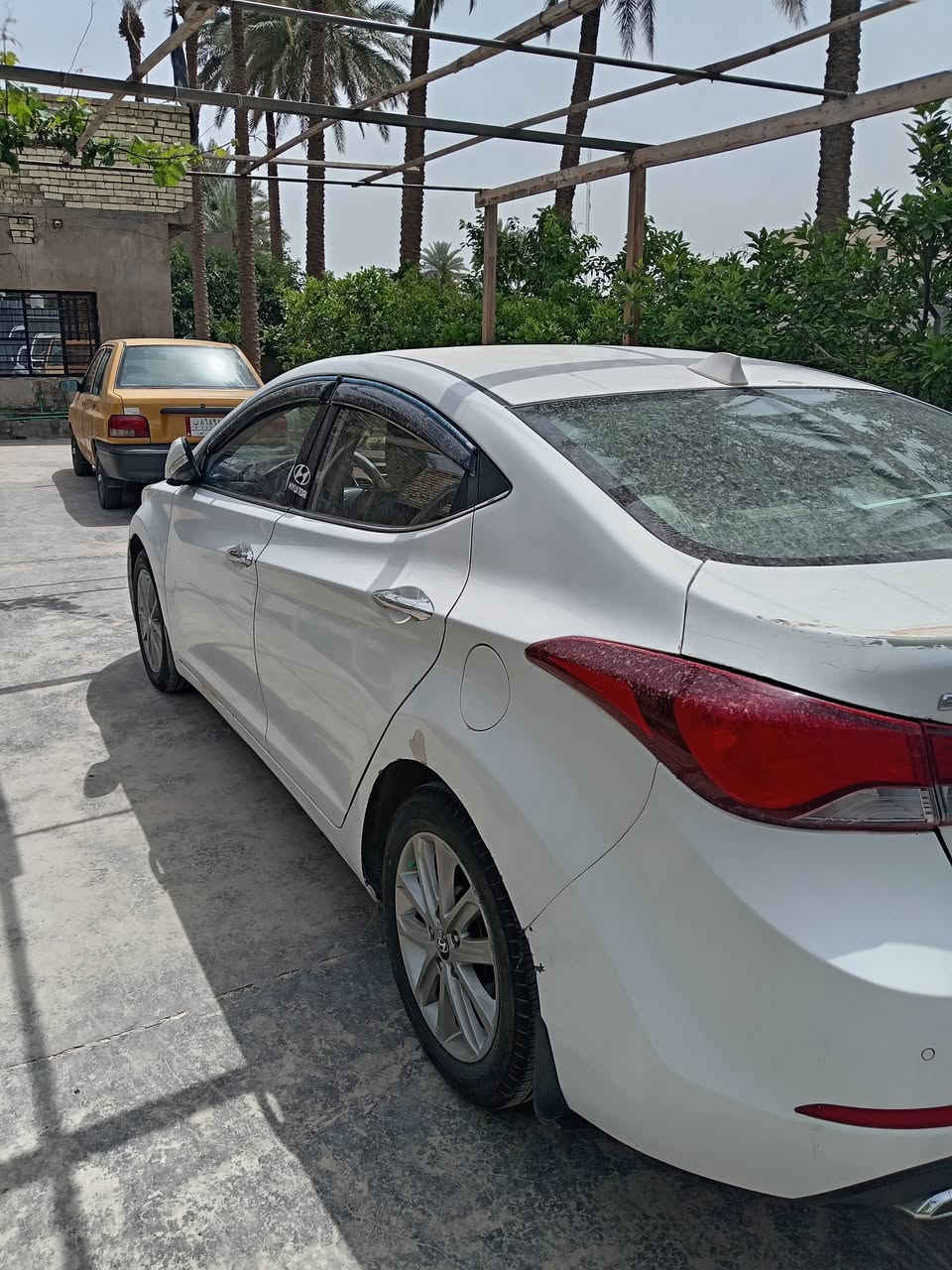 النترا خليجي موديل ٢٠١٥ 
بيها صبغ حزام عدا البنيد وال صندوك
بيها جاملغ خلفي
صندوك جارد
وشبر جراد ب البنيد
محرك مفتوح دوش ١٨٠٠
ايرباك ستيرن طاك 
ماشية ١٥٠  الف كيلو 
بسمي شرط تحويل 
بغداد
السعر ١٠٥ وبيها مجال 
*********** واتساب
فتحة سلايت
تبريد قطعتين
مري شفط
صدر جديد
