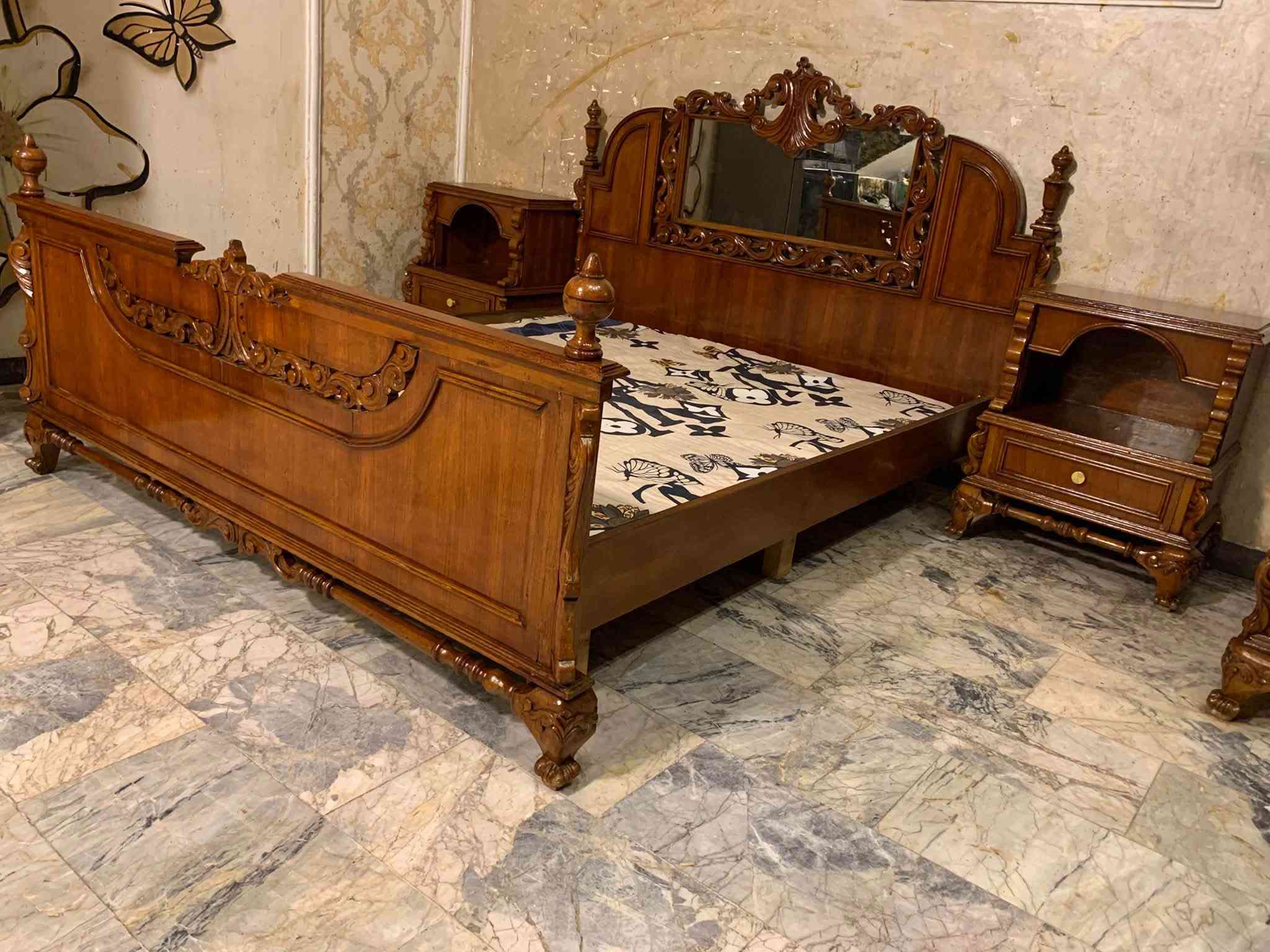 غرفه نوم • انتيكه • نظيفه