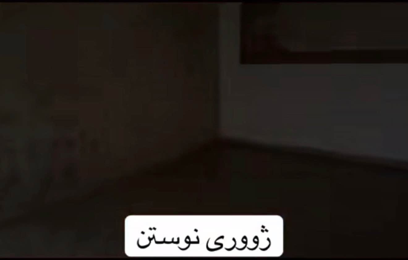 سلام علیکم خانویەکی مرەبعی زۆر خۆش لەحیسابات خانوەکە رووبەری 100مەترە و مرەبعە بەیتونەیەکیش لەسەرەوەیە بۆزانیاری زیاتر تەلەفون کەن یاخود نامە بنێرن*********** كركوك, العراق

نص مكتوب في الصور:
- ژوری میوان
- مطبخ
- ژووری نوستن
- حەوش خلفی
- ده‌ستشۆر و حه‌مام