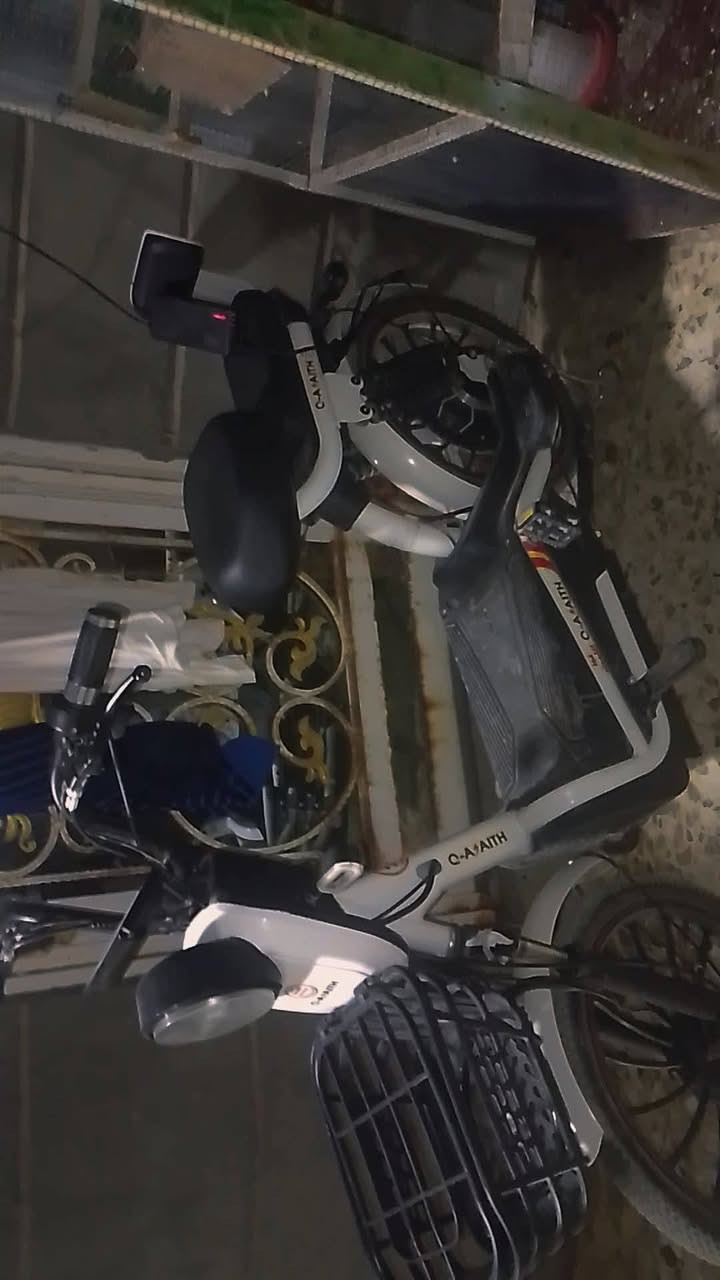 دراجة شحن كهربائية • جديدة • بطارية ناقصة
