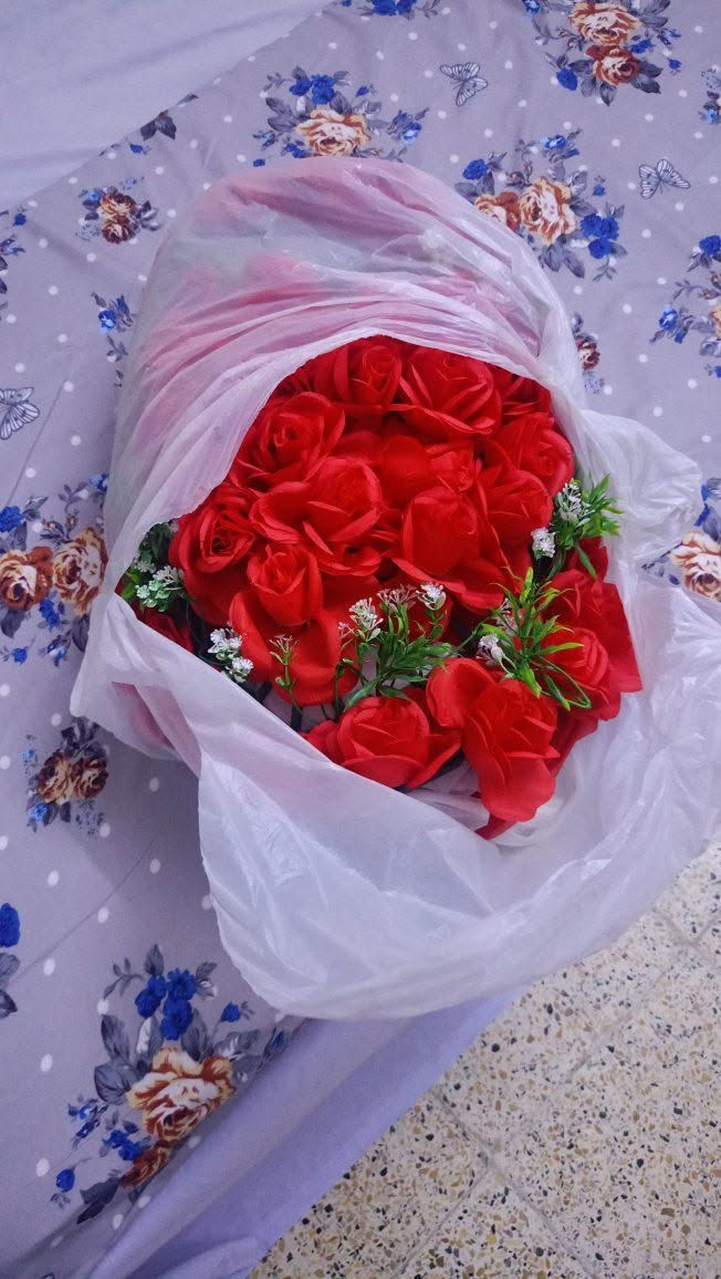 اغراض للبيع 
1/ورد مال عرس للتزين 
2/ صحن بور بيم عدد2فحم
3/ سيت فناجين قهوه مستعمل
للتواصل على الرقم واتس اب***********
