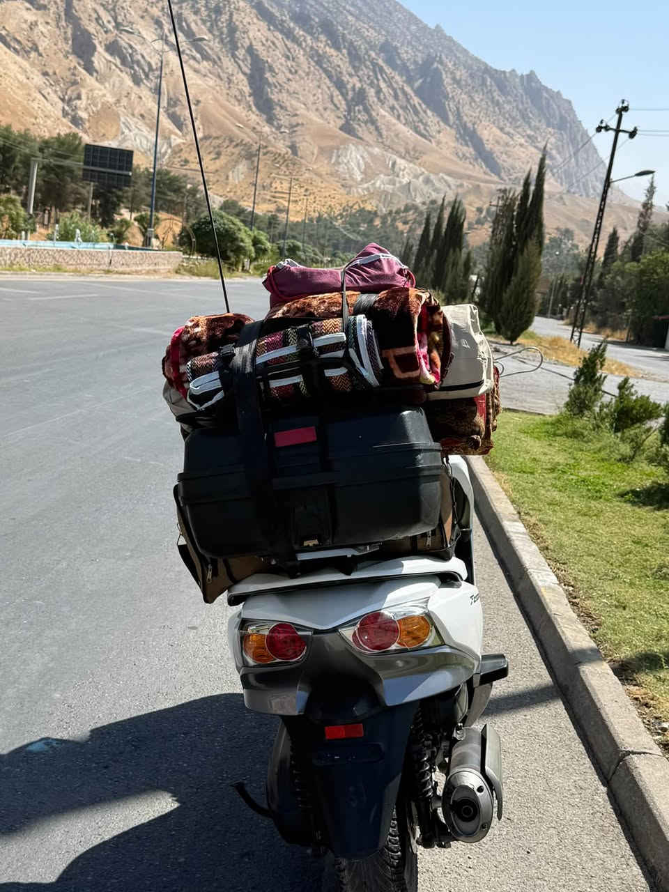 السلام عليكم 
هوندا فورزا 010 فول مواصفات S7 وABSوكرستال لون أبيض صدفي ماشية 56 الف دهن كله موتل وبانزين محسن دراجة عليها إدامة كاملة دهن اكسل موتل فلتر شوته جديد بلكت Ngk إدامة لمنضومة الاحتراق والجويتر مابيها نقص تجي تفحص وتشوف بعينك وترايها مفتوح وين ميعجبك شراي اتصل وبيك خير وتدلل 
عنواني ديالى الخالص 
***********
