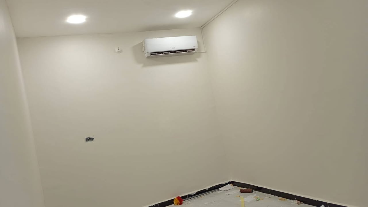 صباغ متفرغ جميع انواع الاصباغ وكذالك نثر واجهات وتصليح ***********
