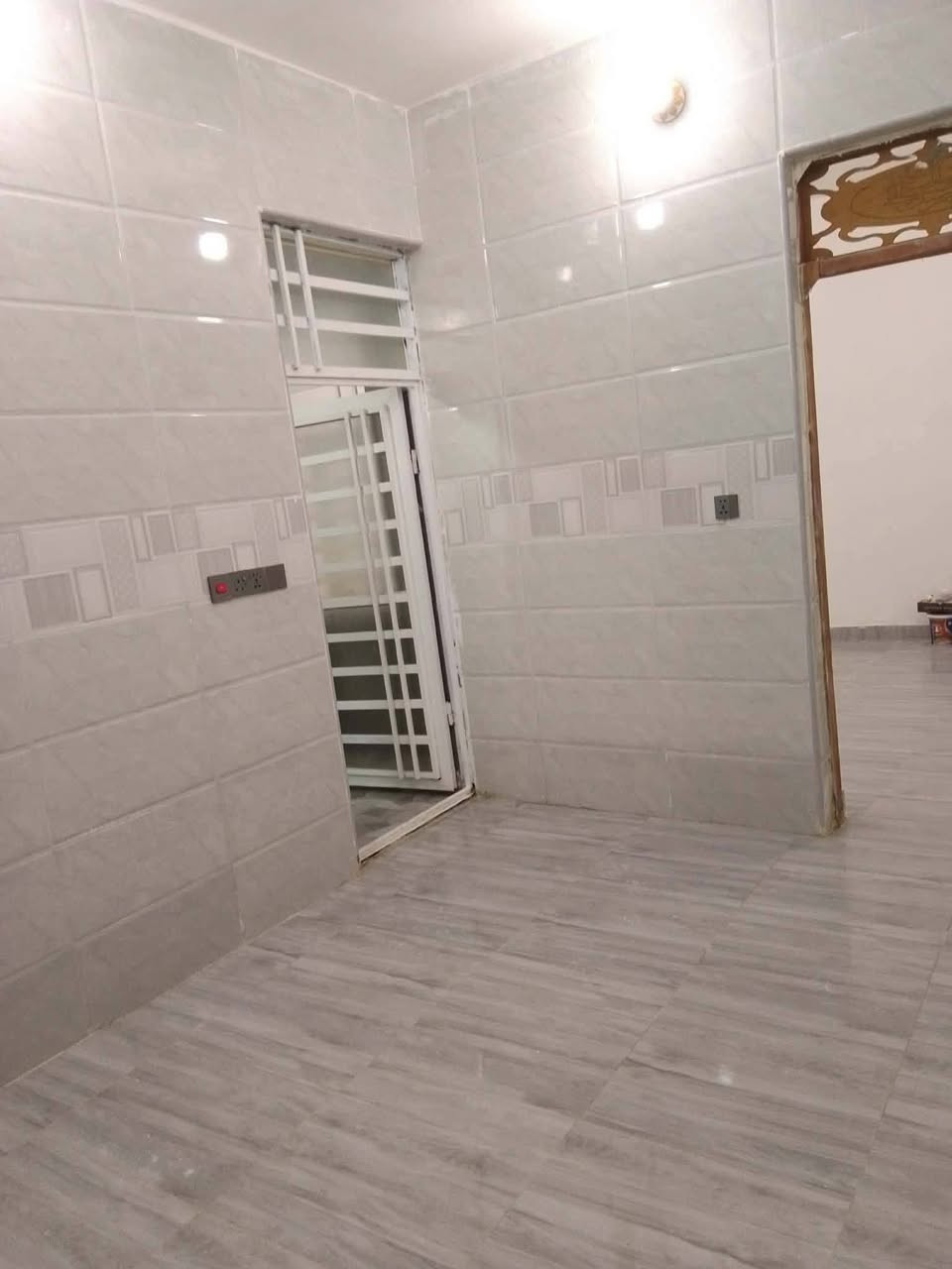 سلام عليكم بيت للايجار مقابل قريت الغدير 200اجاره ***********
