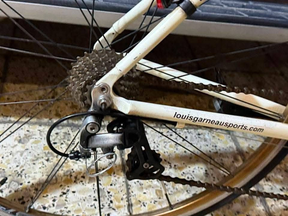 🚴‍♂️ السلام عليكم ورحمة الله وبركاته
🔥 متوفر رود مميزة من LOUIS GARNEAU – موديل CR22
🇨🇦 كندية المنشأ

✨ المواصفات:
• فريم ألمنيوم 7005
• سستم Shimano Sora 2×8
• بريكات Tektro
• صينية سرام
• لوكات Shimano
• الدراجة مختومة بالكامل بشعار Louis Garneau
• سرج وبوري سرج Louis Garneau
وياله المنيوم شكل نجمة ⭐️ .
السعر ٢٣٠ الف وبي مجال
📩 للاستفسار والتفاصيل، راسلنا على الخاص.
او الاتصال ***********
