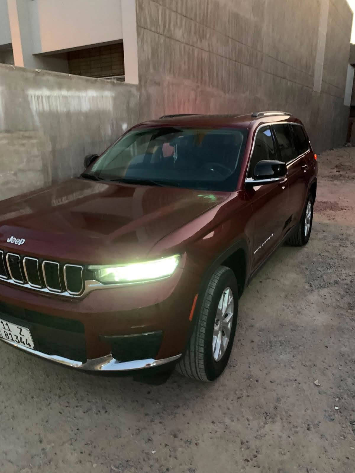 🚗 للبيع: جيب شيروكي ليمتد 2023
📍 مكان السيارة: بغداد 
📞 للتواصل: ***********
💰 السعر: ٢١٠ ورقة – قابل للتفاوض
📊 المسافة المقطوعة: ٢٦ مايل فقط
🛠️ المحرك: 6 سلندر – 3600cc

⚙️ المواصفات (فئة ليميتد):
• مقاعد جلدية فاخرة
• مقاعد أمامية تبريد وخلفية قابلة للتدفئة
• فتحة سقف بانورامية
• 7 مقاعد
• نظام دفع رباعي (4WD)
• تشغيل عن بُعد
• بصمة تشغيل
• بصمة أبواب
• شاشة وسطية كبيرة تدعمApple CarPlay
و Android Auto
• كاميرا 360 درجة
• باب خلفي كهربائي
• مصابيح LED أمامية وخلفية + أضواء ضباب
• مرايا جانبية كهربائية + نوافذ كهربائية بالكامل
• مقاعد فخمة 
• ناقل حركة ماوس 
‎شاشات عدد ٣ 
كامره عدد ٣ 
وبعد هواي مواصفات 

⚠️ أضرار السيارة:
ابيع السياره حزام بدون لغود وشواصي حادث سطحي
