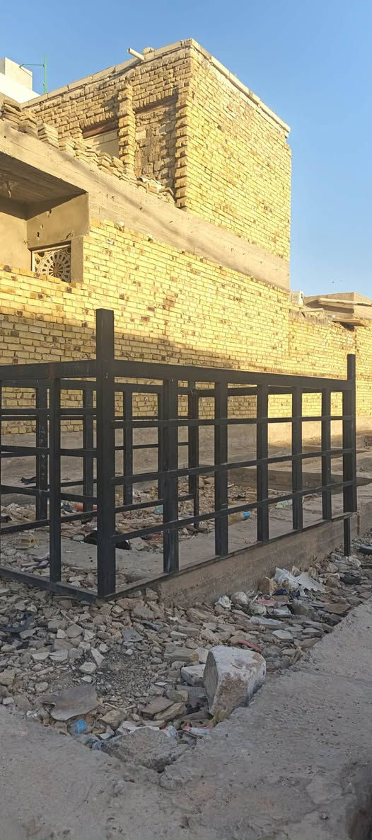 السلام عليكم محجر للبيع نضيف حيل ب150 وبي مجال قليل الشراي يتصل *********** مكان نجف
