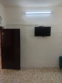 نص قطعه خلفيه طابق واحد مسلح بناء 2010 عاليه عن الشارع وعاليه داخل الب...