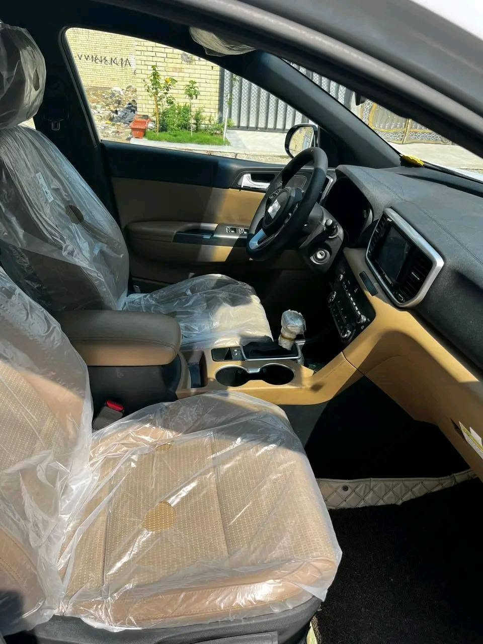 كيا سبورتج 2020 خليجي مكفول كفالة من الصبغ ول تبديل والكير والمحرك مكفول
حساسات امامية وخلفية 

مري شفط 

كشنات جلد

5 ويل كب 

داخل حمصي المرغوب 

كامرة خلفية 

ثلاث انظمة قيادة 

اشاير بل مري

محرك 2000 دوش

تحكمات ستيرن 

تبريد قطعتين 

صدر امامي خلفي جديد 
رقم بغداد الدولي 
السيارة بأسمي
هزه جديده 
ماشيه 51 الف حقيقي
مكان واسط/ قضاء الحي  السعر 192بيها مجال بسيط 
للاستفسار ***********
