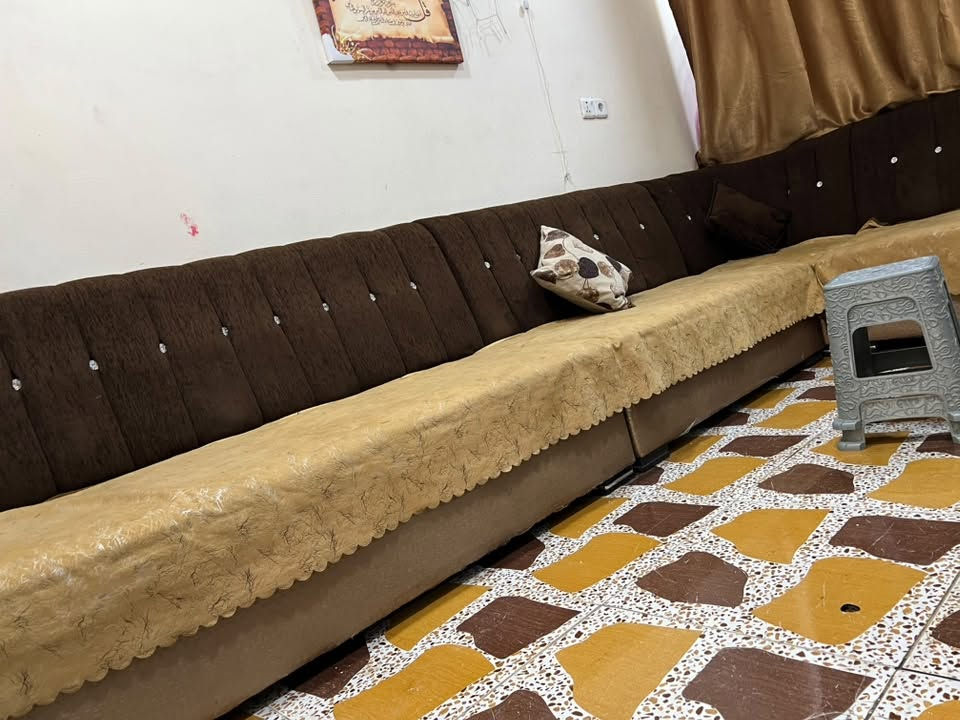 صالون نسائي لبيع كامل كلشي بي بسعر مناسب للاستفسار والتواصل على الرقم ***********
