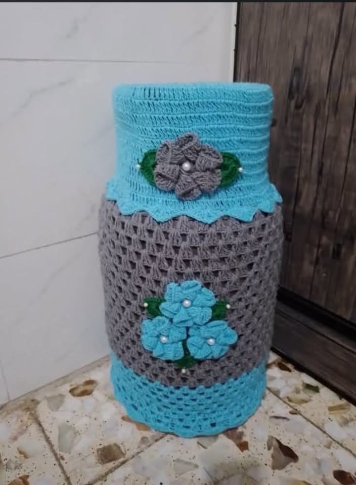 حياكة 🧶
غطاء دبة البراد و دبة الغاز بتصاميم و الوان حسب الطلب و و بأنسب  الاسعار  ✨
للإستفسار التواصل على الواتساب ***********
