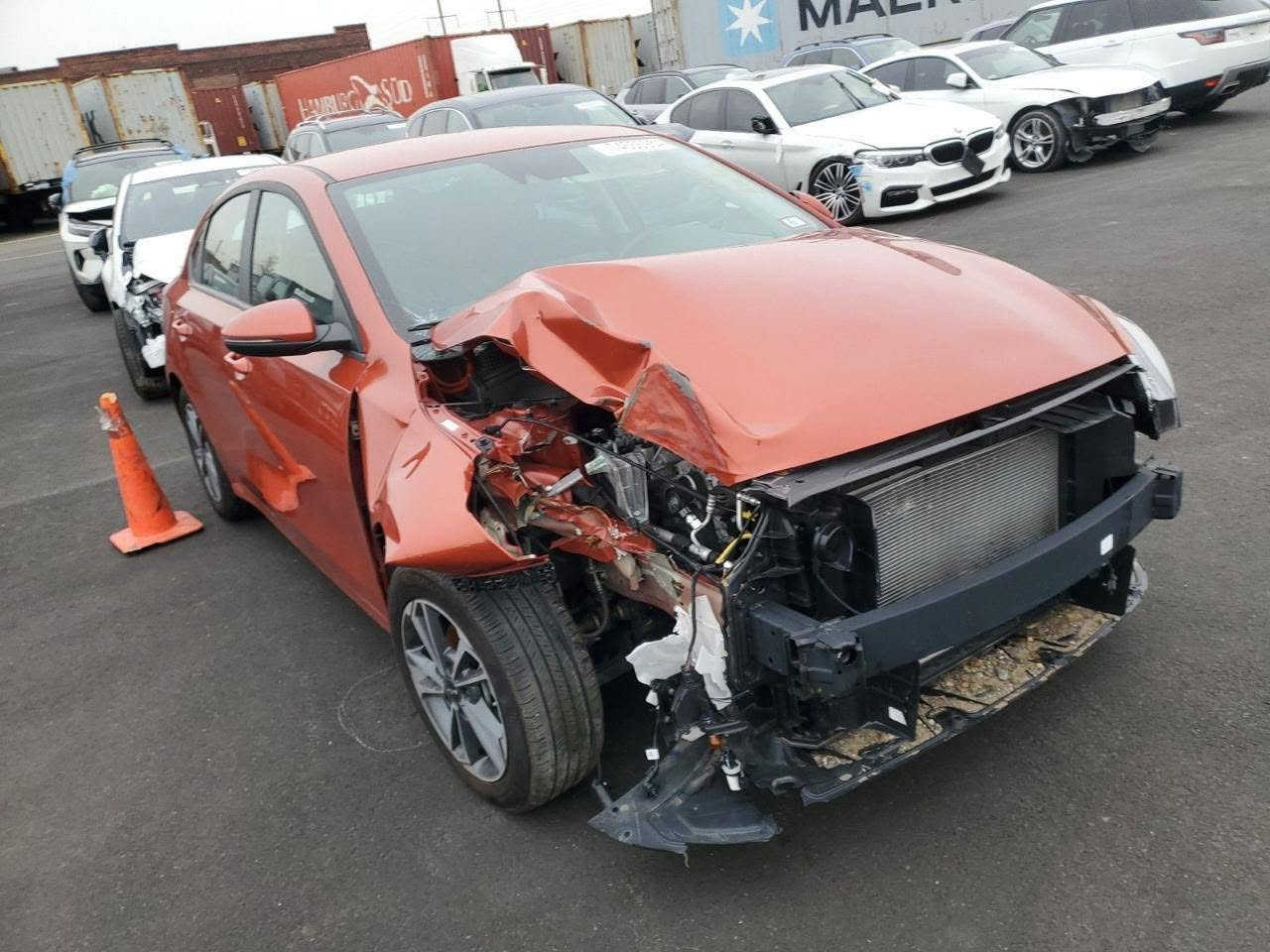 السلام عليكم فورتي موديل 2024 السياره لون مشمشي بسمي سياره خير من الله حادثها جاملغ او بنيد موضح بصوره او بيها سونار موجود بل صور دعاميه نفسها راجعه مصبوغات او بيها بارد بعده ممكحل وره الباب الوره السايق ماشيه 70 الف سياره بيع او مراوس بعالي السعر 148 بيها مجال العنوان بغداد الحسينيه قرب مطعم الامير الاتصال او المراسله  عل وتساب مكلف بل نشر ***********
