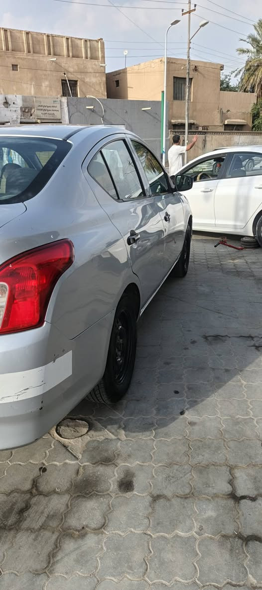 نيسان فيرسا مديل ١٩ رقم قادسيه كير عادي مكينه تبريد جاهزه السياره السعر ٨٠ وبيه مجال ***********
