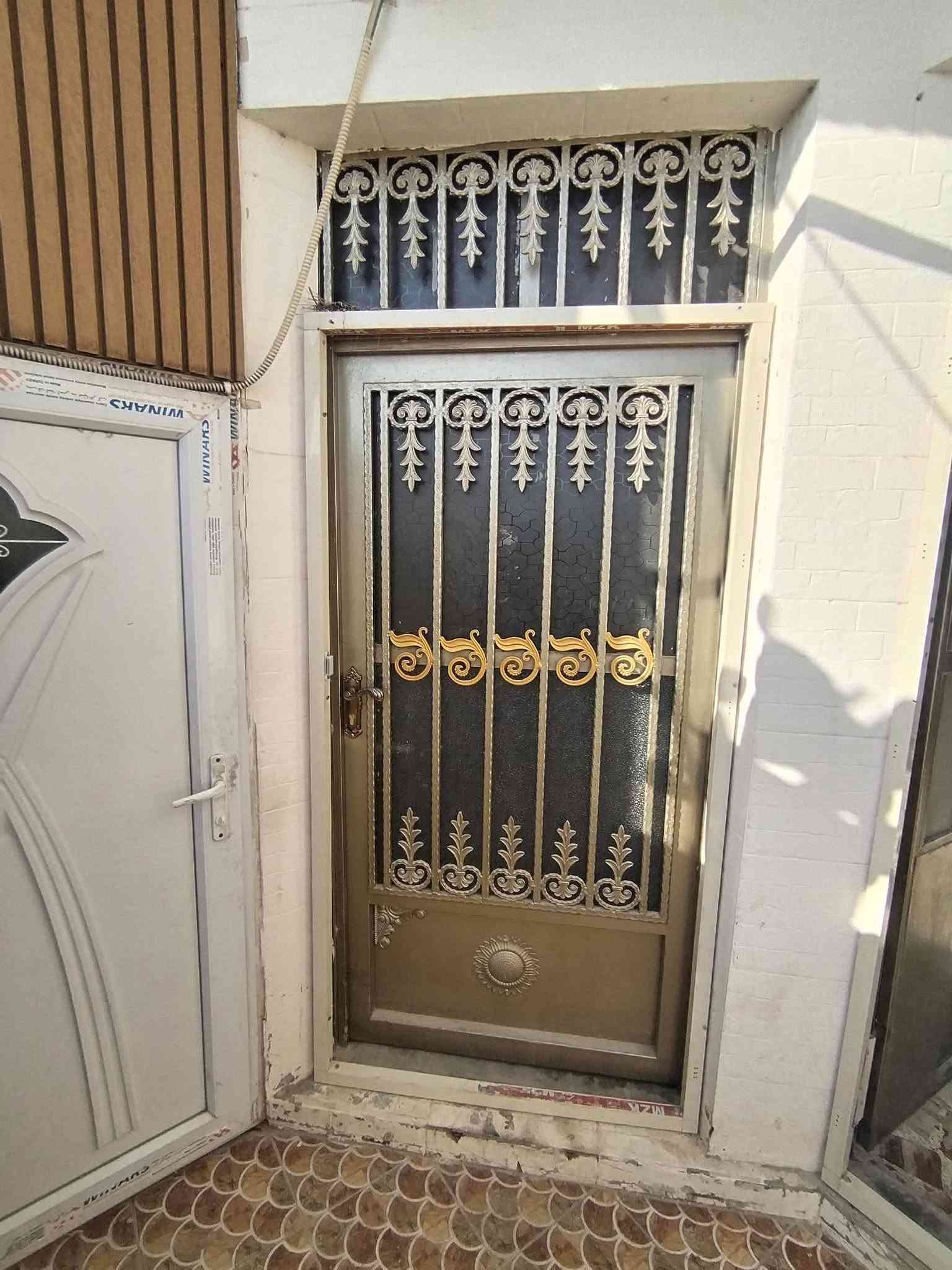 غراض لبيع الشراي يتصل او ع خاص 📍مكاني شامية حي العسكري هذا رقمي  ***********
شباك حديد الثقيل الارتفاع 170سم والعرض 2م

باب حديد الثقيل الارتفاع هو والجرجوبة240سم والعرض 1م

سخان شغال س 60وبي مجال قليل 

مراوح ثنينهن 20
