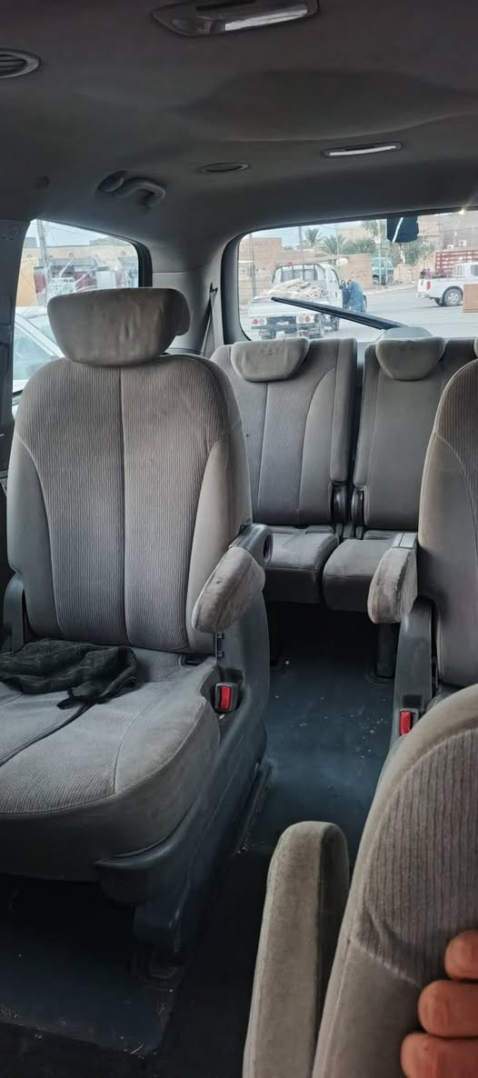 🚗 كيا سيدونا 2009 وارد أمريكي للبيع (سيارة عائلية ممتازة) 🚗
​الموديل والنوع: كيا سيدونا (Kia Sedona) موديل 2009.
​المحرك والجير:
​محرك 3800 V6 قوي جداً بحالة ممتازة.
​المحرك والجير والصدر (الهزة) مكفولات بشرط الفحص.
​المواصفات والراحة:
​وارد أمريكي، سيارة عائلية واسعة جداً ومريحة للخطوط والمشاوير.
​التبريد شغال (ثلج).
​حالة البودي والصبغ:
​الباب الايمن والجاملغ بارد 
​يوجد جراد شمس  طبيعي  على القمارة (السطح) والبونيد 
​الملكية والأوراق:
​رقم بغداد (خصوصي) باسمي، والتحويل مباشر 
​الموقع: واسط.
​للتواصل والاستفسار ***********
