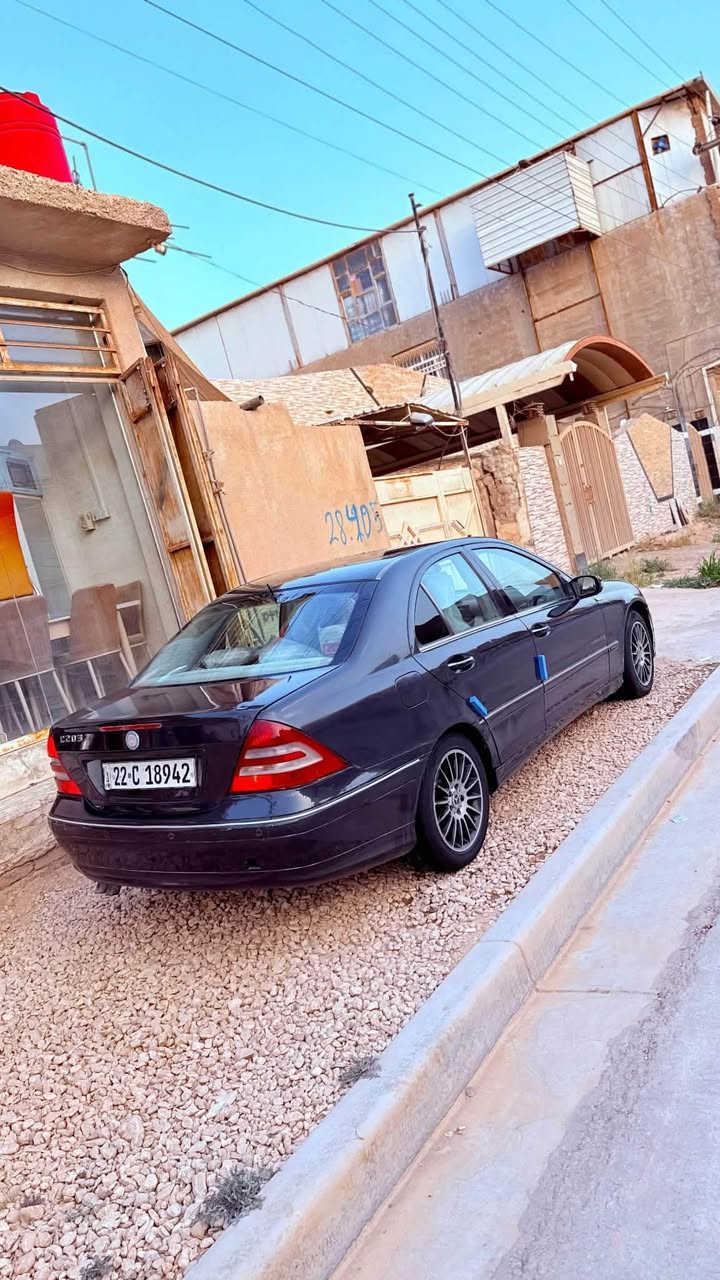 السلام عليكم
مارسدس c203
 موديل 2006  
سيارة مكفولة من الحادث  صبغ عام جمالية 
مكينة وكير 3000 vvt
سياره جاهزه تخم تاير جديد 
منظومة تبريد ثلج
السعر 65  
. العنوان الحله شارع (٦٠) 
واتساب  *********** 
غير متواجد ع فيس
