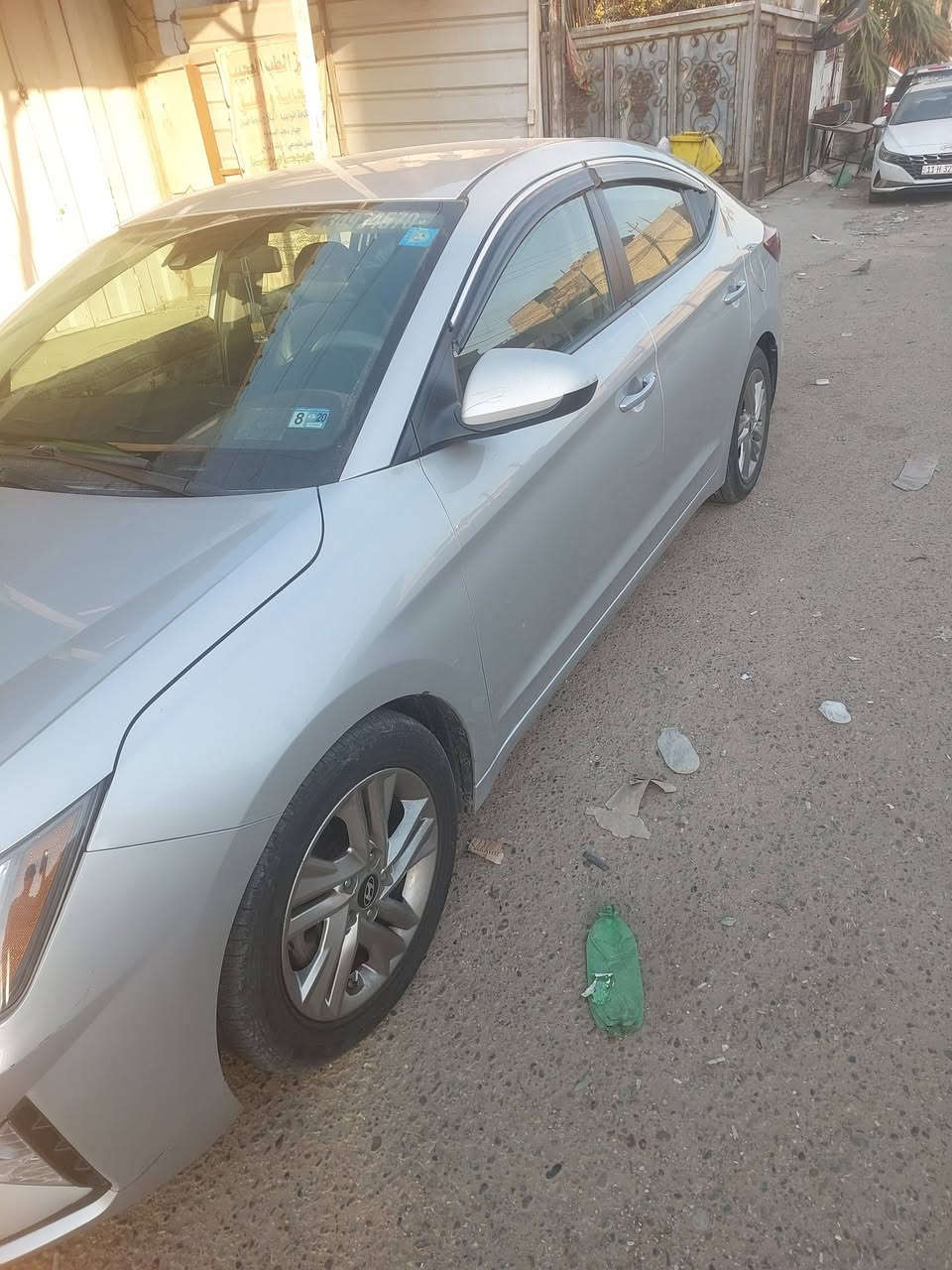 السلام عليكم ELANTRA
2019 وارد أمريكي ضربة جدا خفيفة كلها ليبل واحد شرط  شاصي لغد تكم مكفولات 
سيارة جاهزة من كلشي كير AT 
مكينة ممفتوحة بلادية وخير من الله ماشية : 44 الف mi 
مكاني : بغداد حي اور 
رقمي : *********** 
واتساب واتصال فقط 
السعر : ١١٠ وبيها مجال
