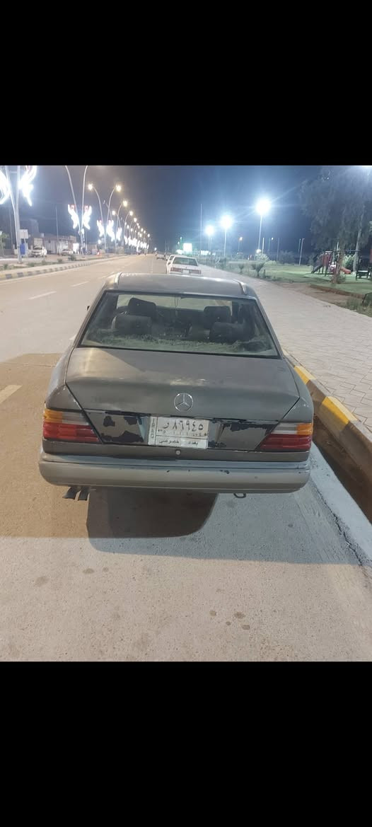 مارسدس دب موديل 1989 بغداد 
تريد تحويل تريد وكاله 
محرك بطه 2500 
تبريد شغال 
صدر امامي خلفي بحاله جيده 
السياره شوف العين 
السعر 30 وبيها مجال 
***********
