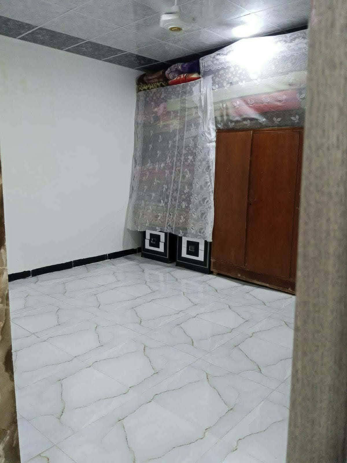 بيت للبيع في حي الأول خلف جامع الياسين مساحه 180 متر سند ابيض سعر 45 نتصل على رقم *********** وتساب
