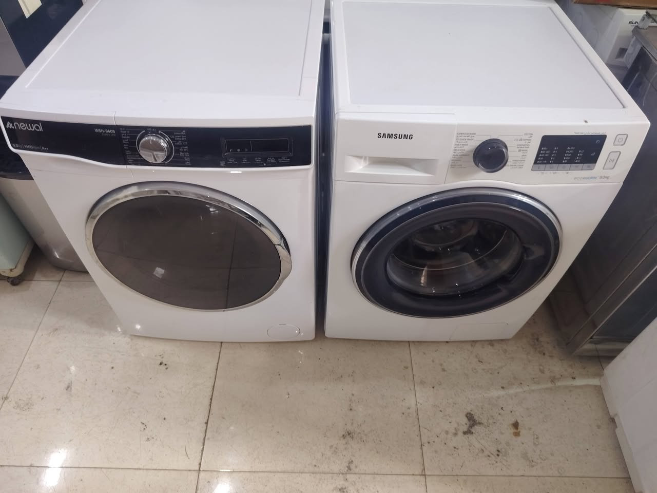 غراض لبيع العنوان سرجنار شارع ابو سناء مجاور فندق برج الحياة رقم موبايل *********** وتساب
