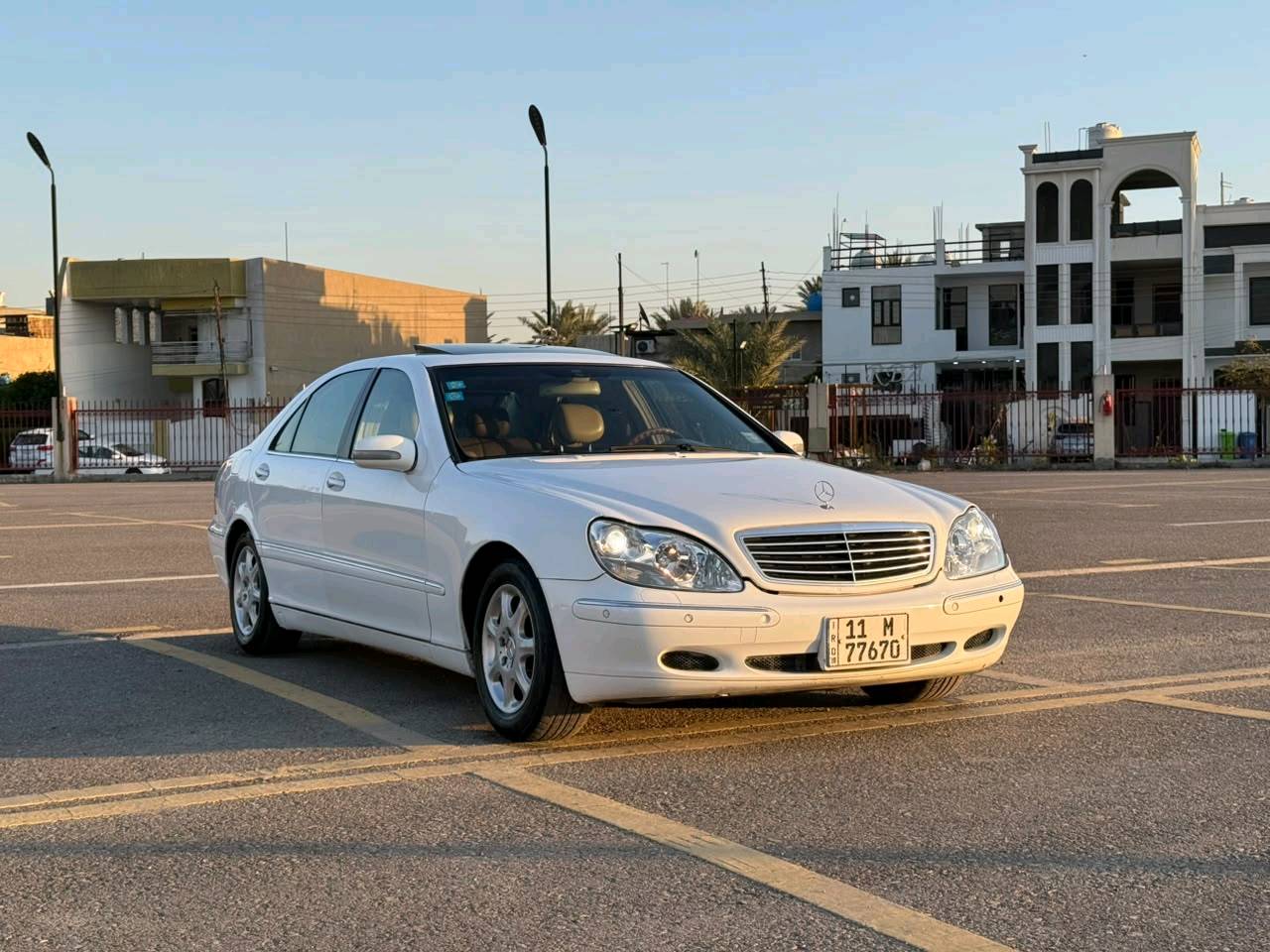السلام عليكم مرسيدس غواص مديل ٢٠٠١ مواصفات  لبيعVip محرك 6V
١-بصمة تشغيل بل كير 
٢-حساس امامي وخلفي
٣-جوبلست جدد 
٤-صدر امامي خلفي جديد 
٥-تبريد ٣قطع وخير من الله 
٦-ابواب شفط 
٧-مري قلاب 
٨-شاشة كبيرة كار بلي ٩-باب طويل 
ملاحظة السيارة مصبوغة صبغ عام ل جمالية فقط 
السعر المطلوب ١٢٥ وبي مجال  مكان السيارة بغداد الكرخ 
الهاتف: ‭***********‬