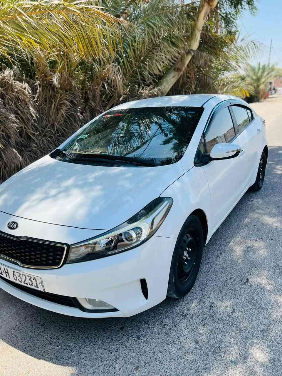 السلام عليكم
للبيع كيا سيراتو خليجي موديل 2018
رقم بغداد دولي بأسمي
مواصفات سياره تحكم ستيرن لد امامي يدات نيكل مري

 شفط ساحبه نضاره ويل كب اصلي موجود وياهه

سياره بيهه طخه بسيطه مبدلات بابين و اصليت عندي

 صورهن بل منشور كير محرك كفاله تبريد حداديه شرط

سياره مفروشه جلد جاهزا ما تصرف الف عليهه 

اي ستفسار اتصال ***********.
السعر 127 وبيها مجال  مكان السماوه الوركاء
