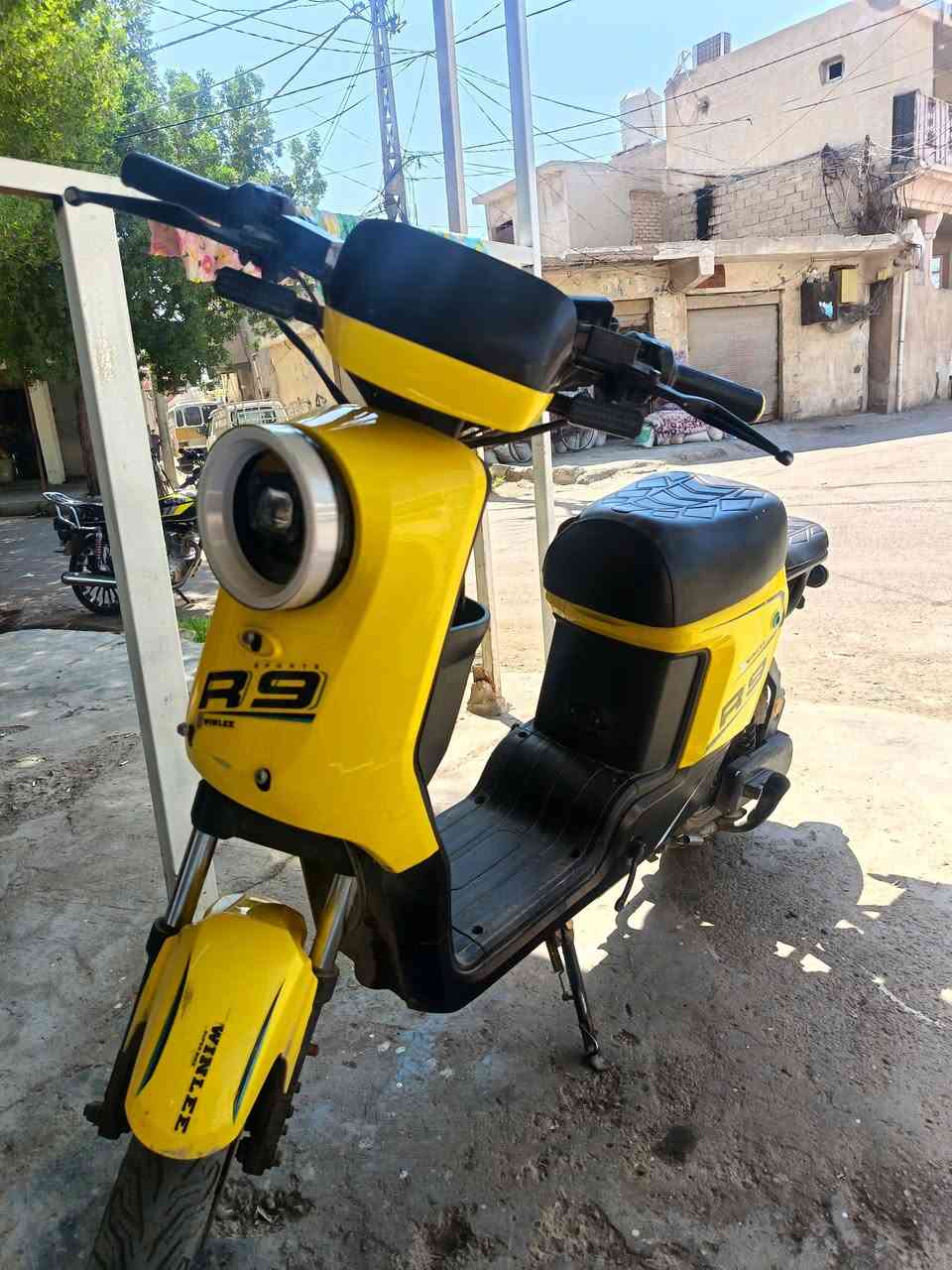 R9 للبيع
موديل 2025 مستخدم 10 اشهر سعر 350 ***********
