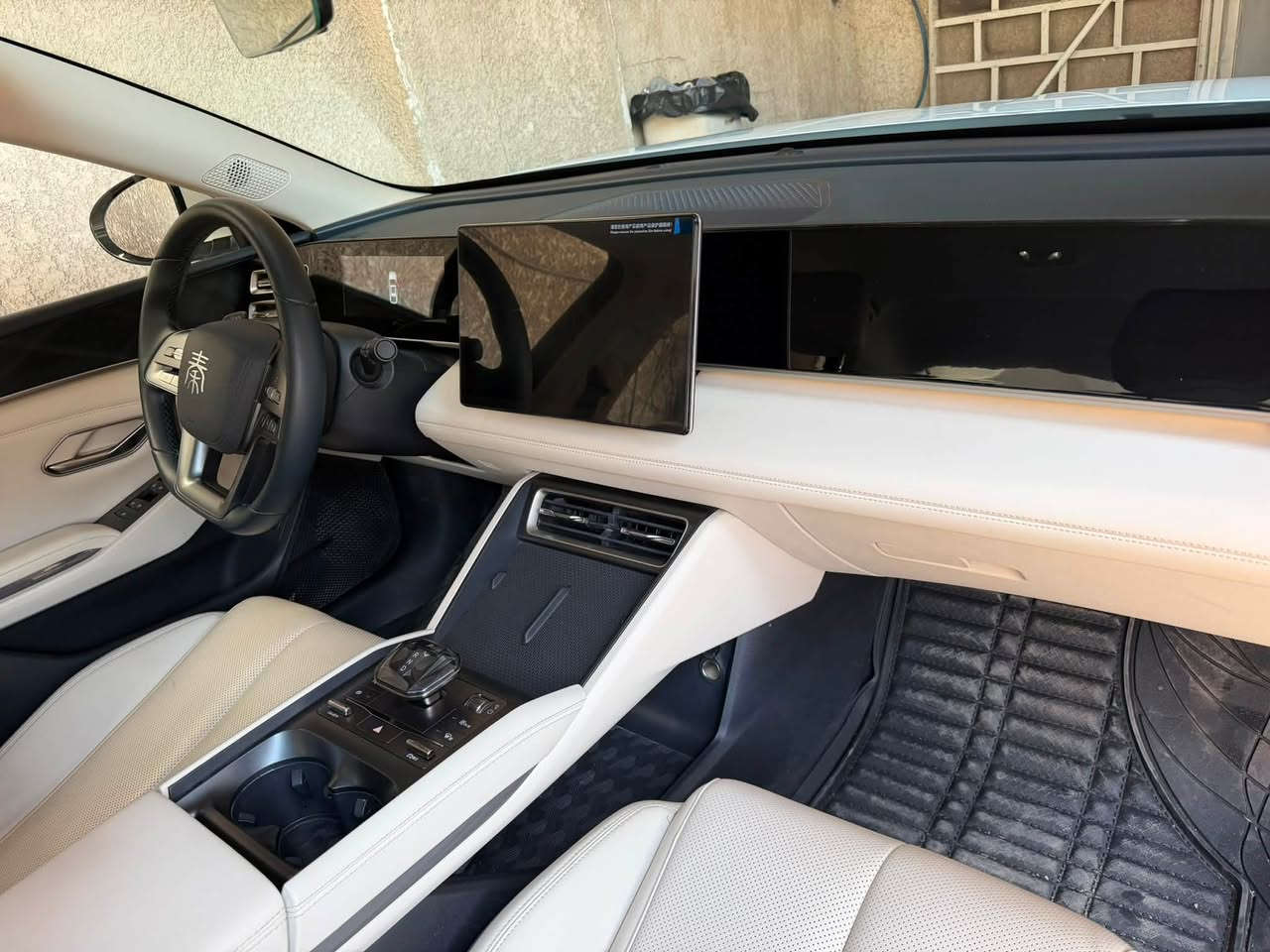 بي واي دي كن L 
2025  رقم بغداد 
بطارية 80 كيلو 
13 كامرة 
ماشية 33 
25500 وبيها مجال بسيط 
مكفولة ضربة وصبغ
مكانها شهداء السيدية
***********
