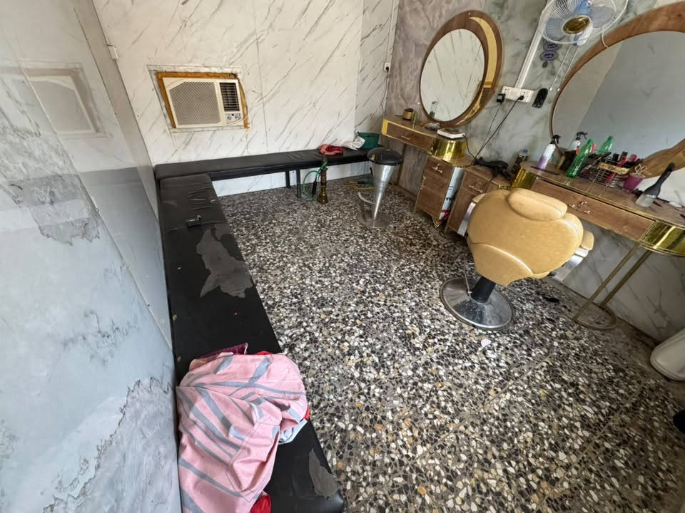 غراض محل كاملة للبيع بغداد بـ٦٠٠ الف بس
***********
