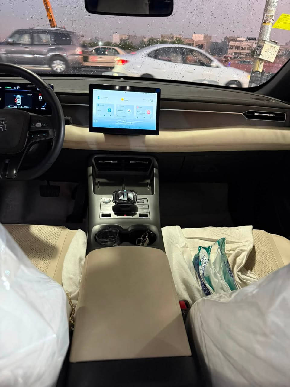 Byd Qin plus 2025
ماشي 5900 كيلو بنزين وكهرباء 
مكفوله كفاله عامه لون الداخل ابيض / 
السياره مغلفه ارضيات جلد 
الكراسي بعده علتغليف الشركه 
شاحن اصلي / سبير وعده كامله 
مكان اربيل تحويل مباشر 
السعر ١٤٠ ورقه 
*********** واتس واتصال

