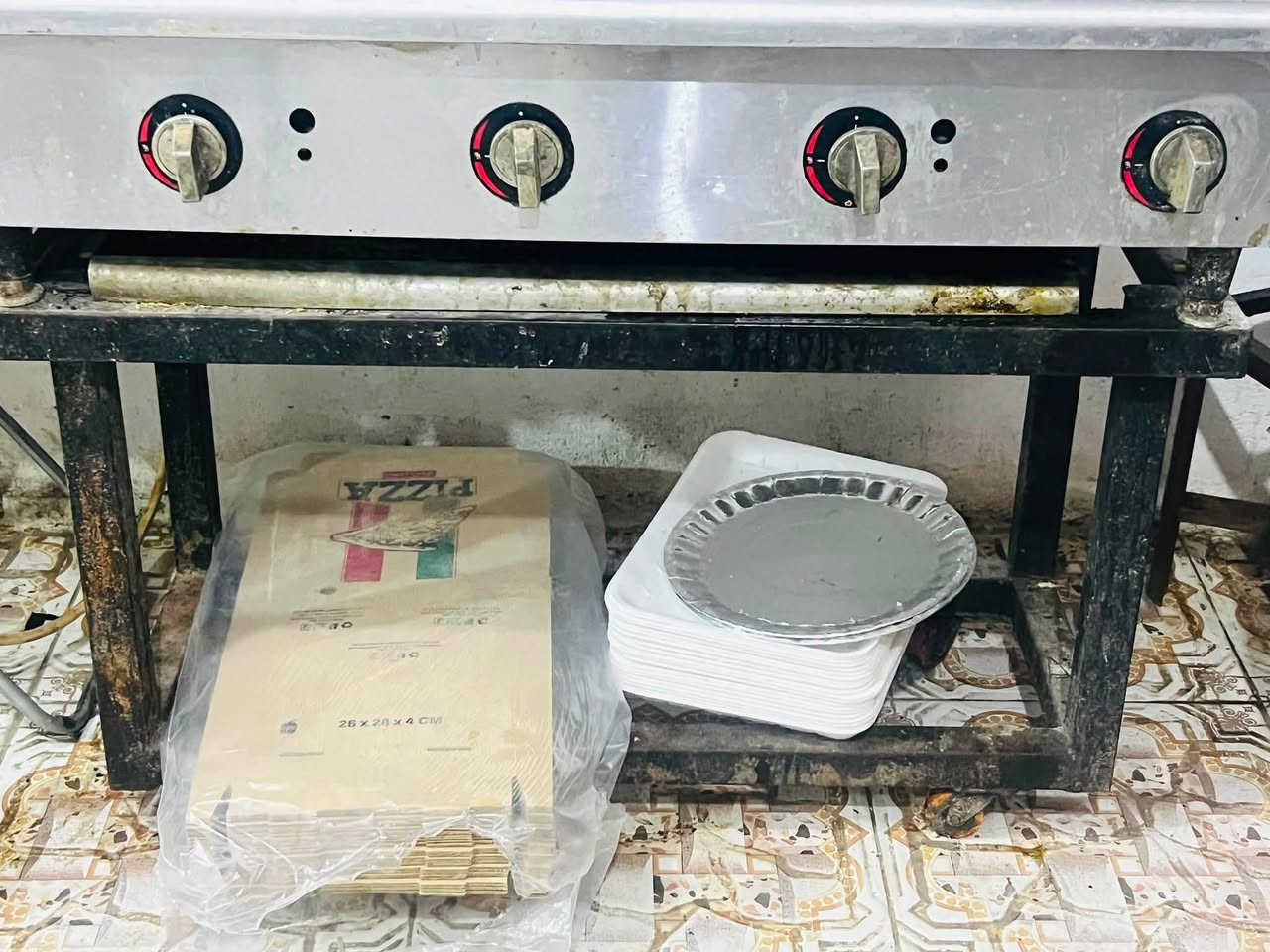 گريل برگر 4 مشاعل شغال بالكامل استخدام قلي وشوي ويجي وياه ميز متحرك بسعر مناسب ومستعجل ع بيعته واتساب ***********
