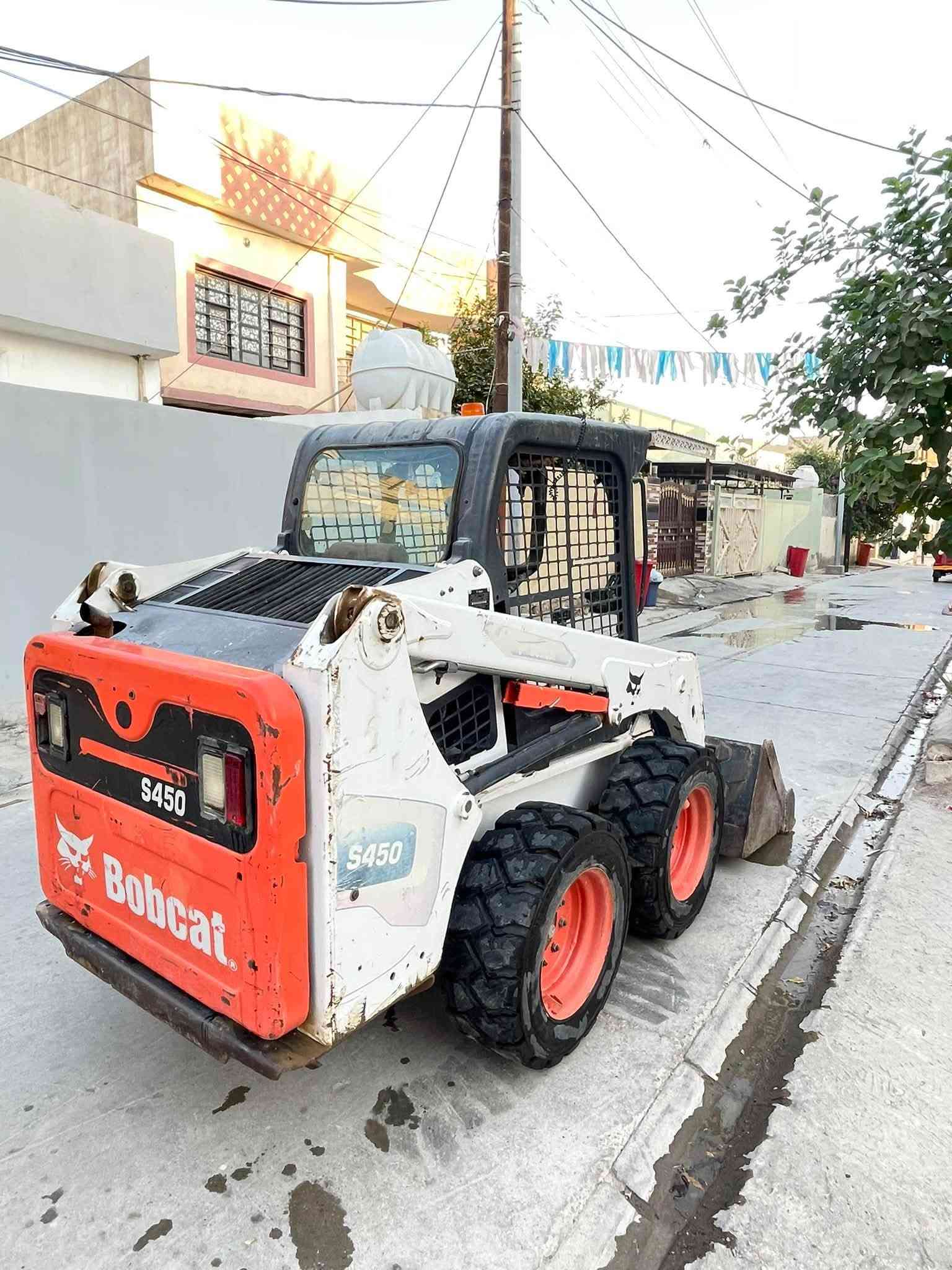 سلام عليكم شفل بوبكات حجم S450 مكينه جديده بمعنى الكلمة بس  البم ونوزل مفتوحات وباقي كفاله  تايرات جديد رقم سليمانيه تحويل ثاني يوم  مكان.ديالى ‭***********‬
