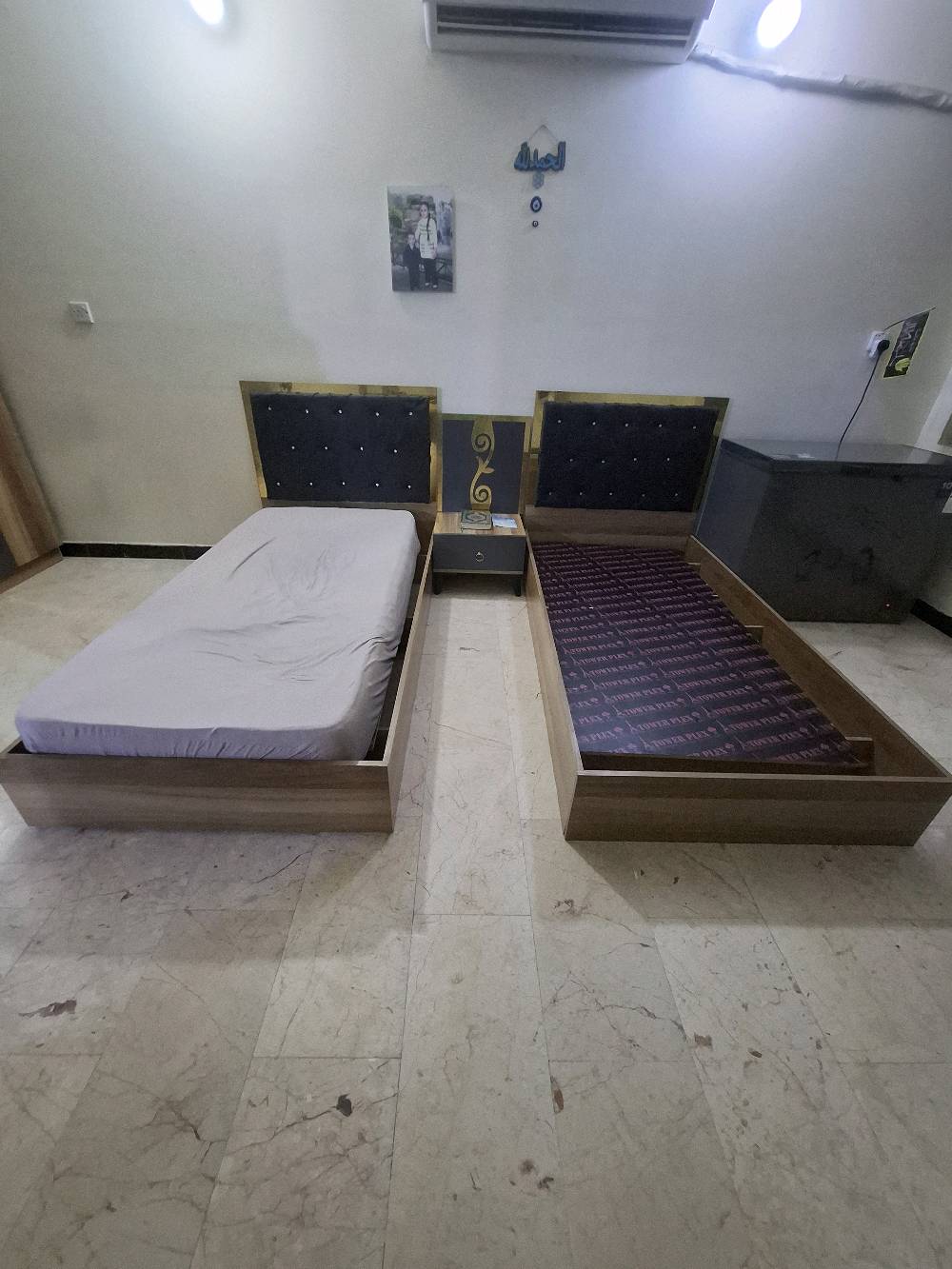 غرفه نوم شبابيه سعرها ٥٠٠ الف وبيهه مجال  اخت الجديده  
الميز اتواليت بس السجه مال الجرار  فالته  بس الجرار موجوده 
كنتور صاج ٤ بيبان كل خانه ٤ طبقات سعر ٤٠٠ الف وبيه مجال
طباخ ايطالي  اخو الجديد شغال الفرن والعيون شغاله السعر ٤٠٠ الف  وبيهه مجال 
الميز كومدي ٤٠ الف وبيه مجال 

عجانه وقلايه هوائيه وعصاره مال فواكه  جديدات كلاثتهن   ٢٥٠ الف  
اي استفسار على هذه الرقم  
***********
